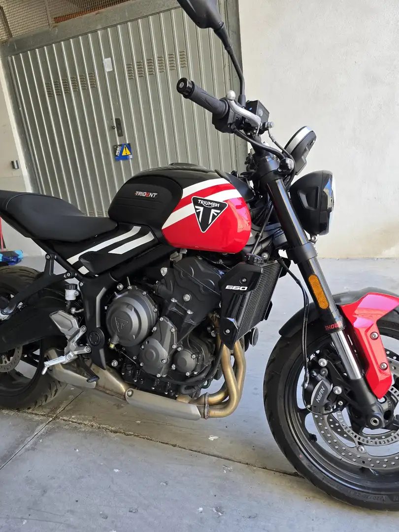 Triumph Trident 660 Nero - 2