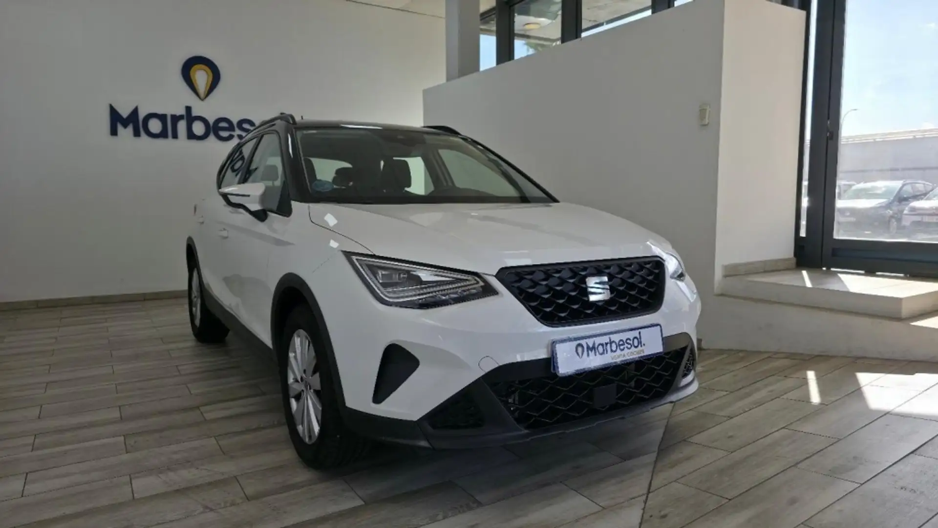 SEAT Arona 1.0 TSI Ecomotive S&S Style 110 Weiß - 2