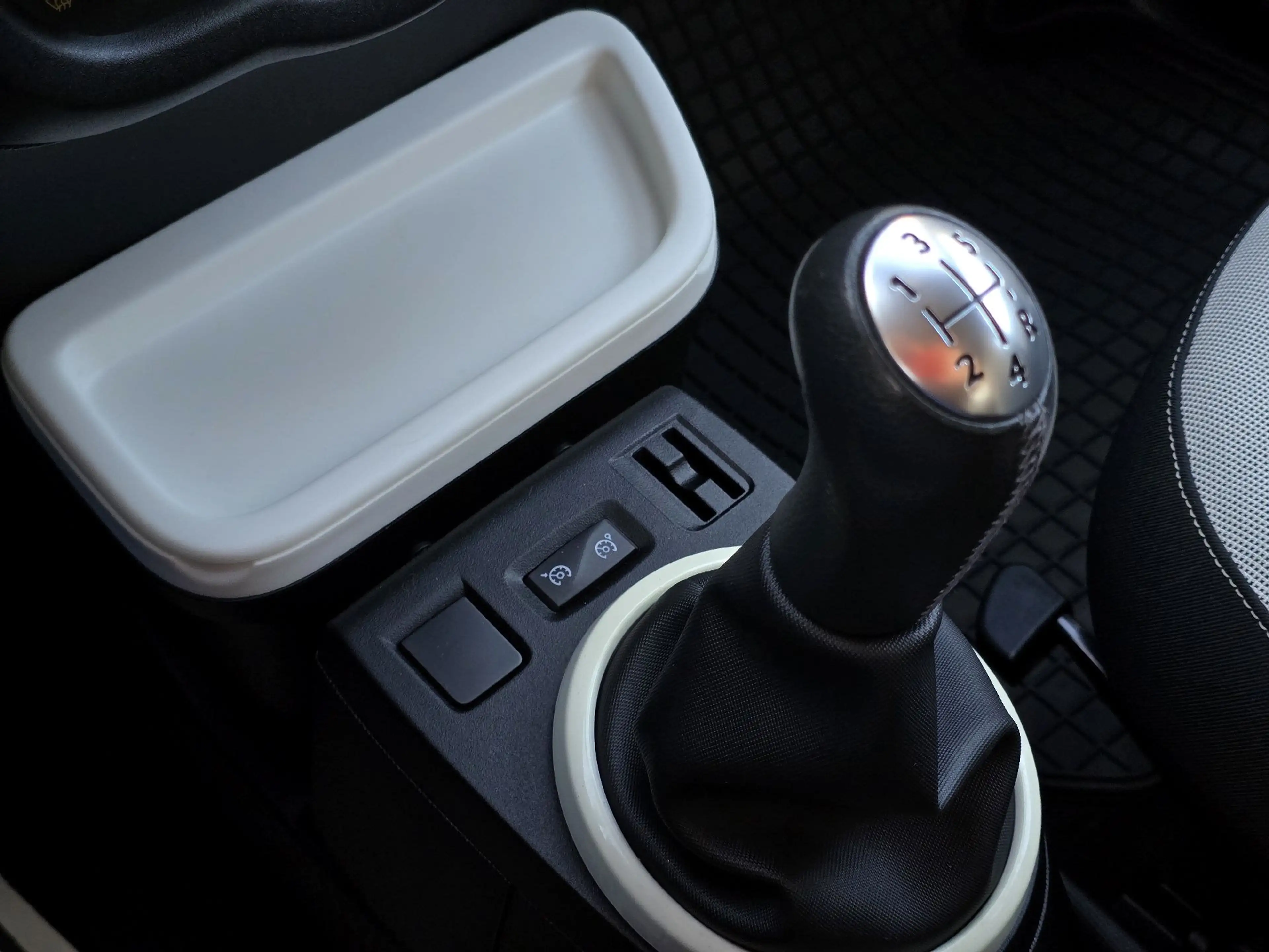 Renault Twingo Intense Start&Stop — photo 14