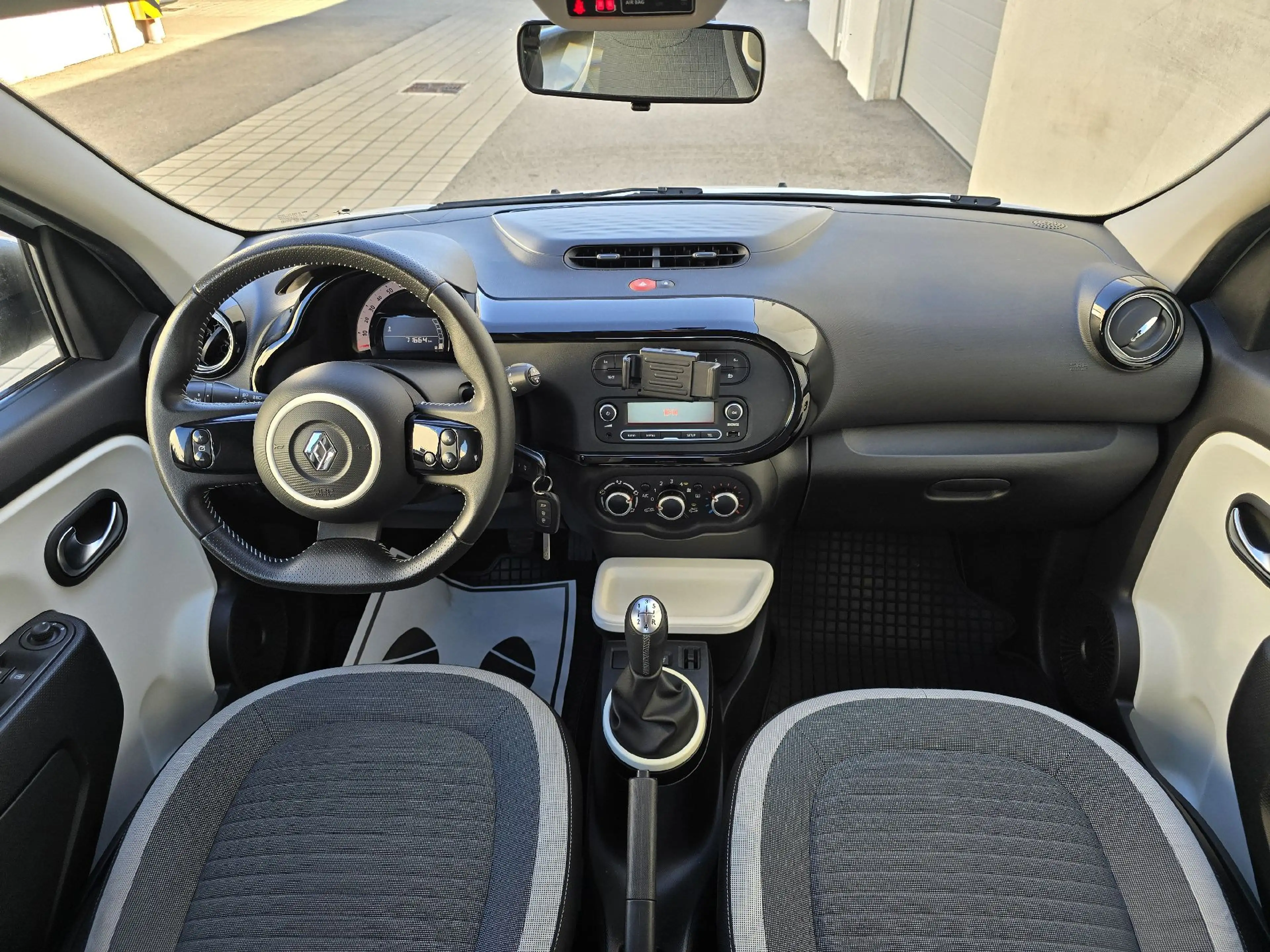 Renault Twingo Intense Start&Stop — photo 10