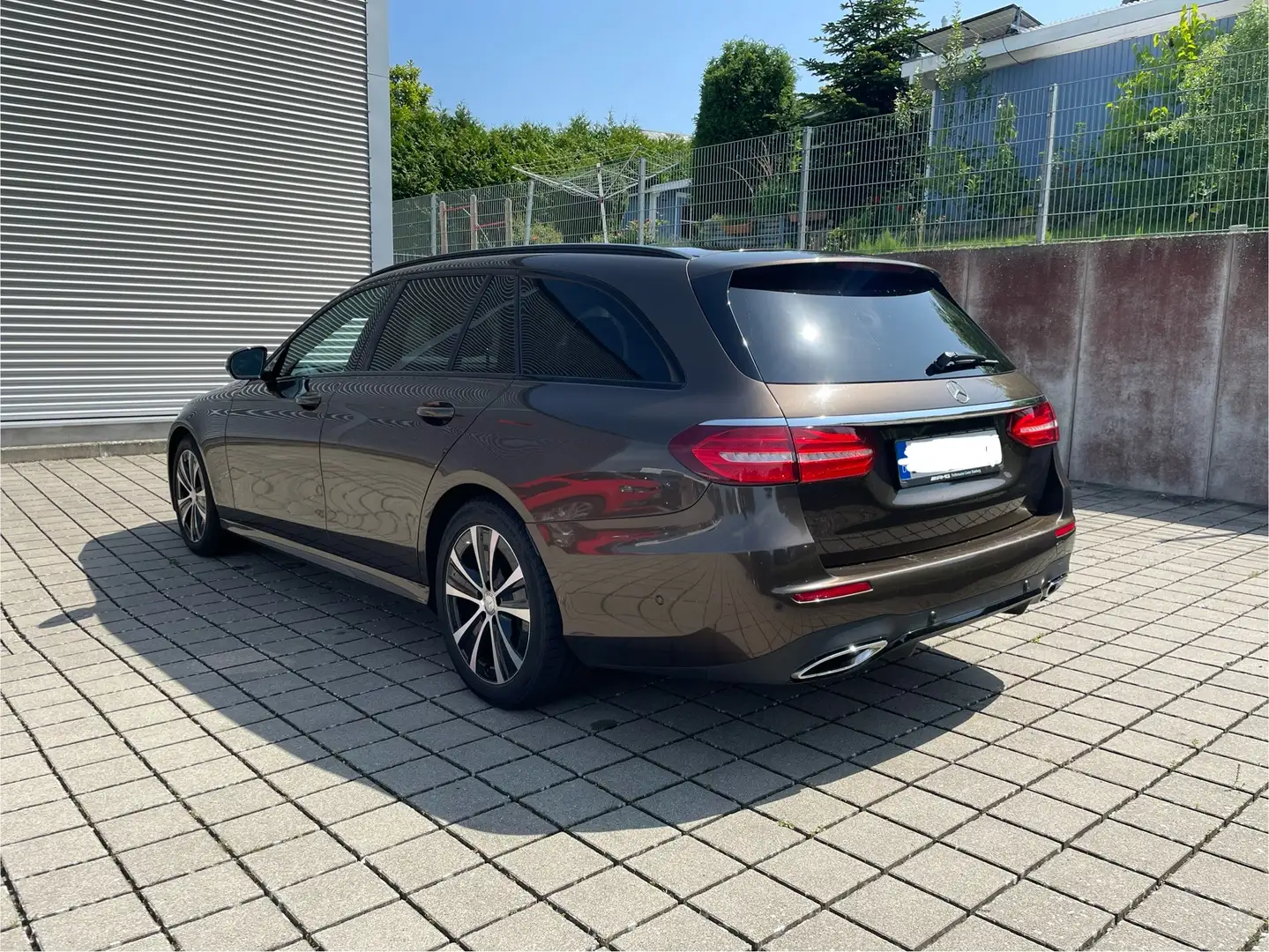 Mercedes-Benz E 350 d T 9G-TRONIC AMG Line BURMESTER+NIGHT+MULTIBEAM Hnědá - 2