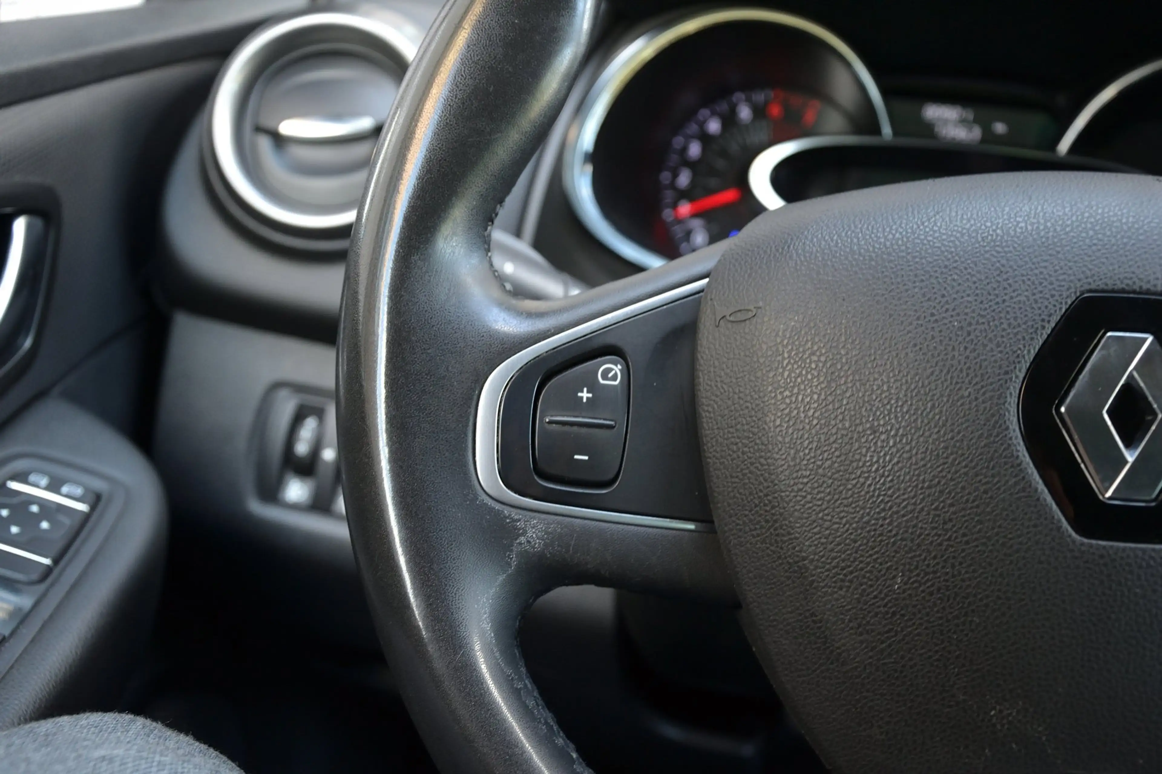 Renault Clio 0.9 TCe Limited | Navigatie | Trekhaak | Parkeerse — photo 19
