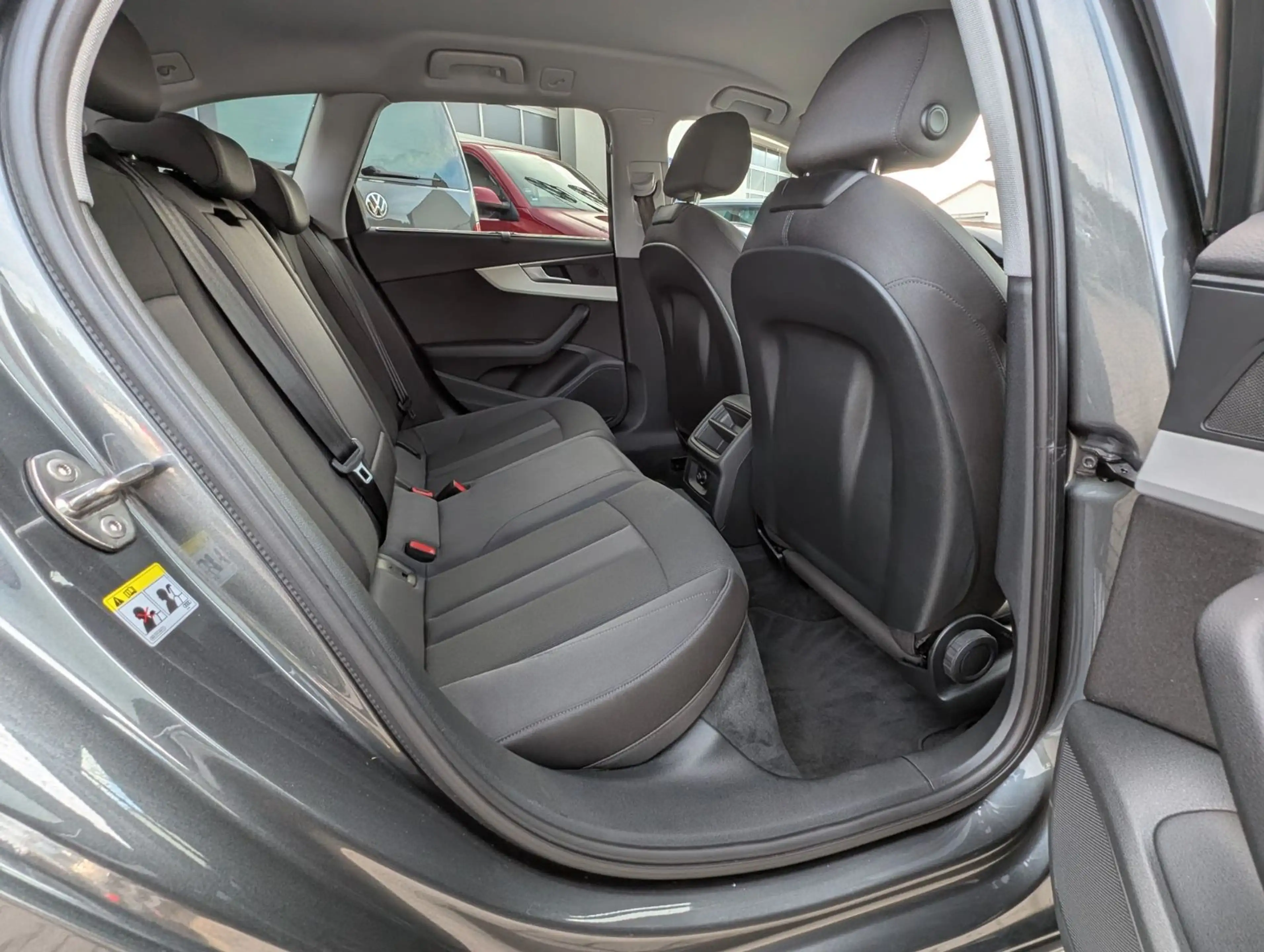 Audi A4 Avant 30 TDI S line,s-tronic,RFK,LED,PDC — photo 15