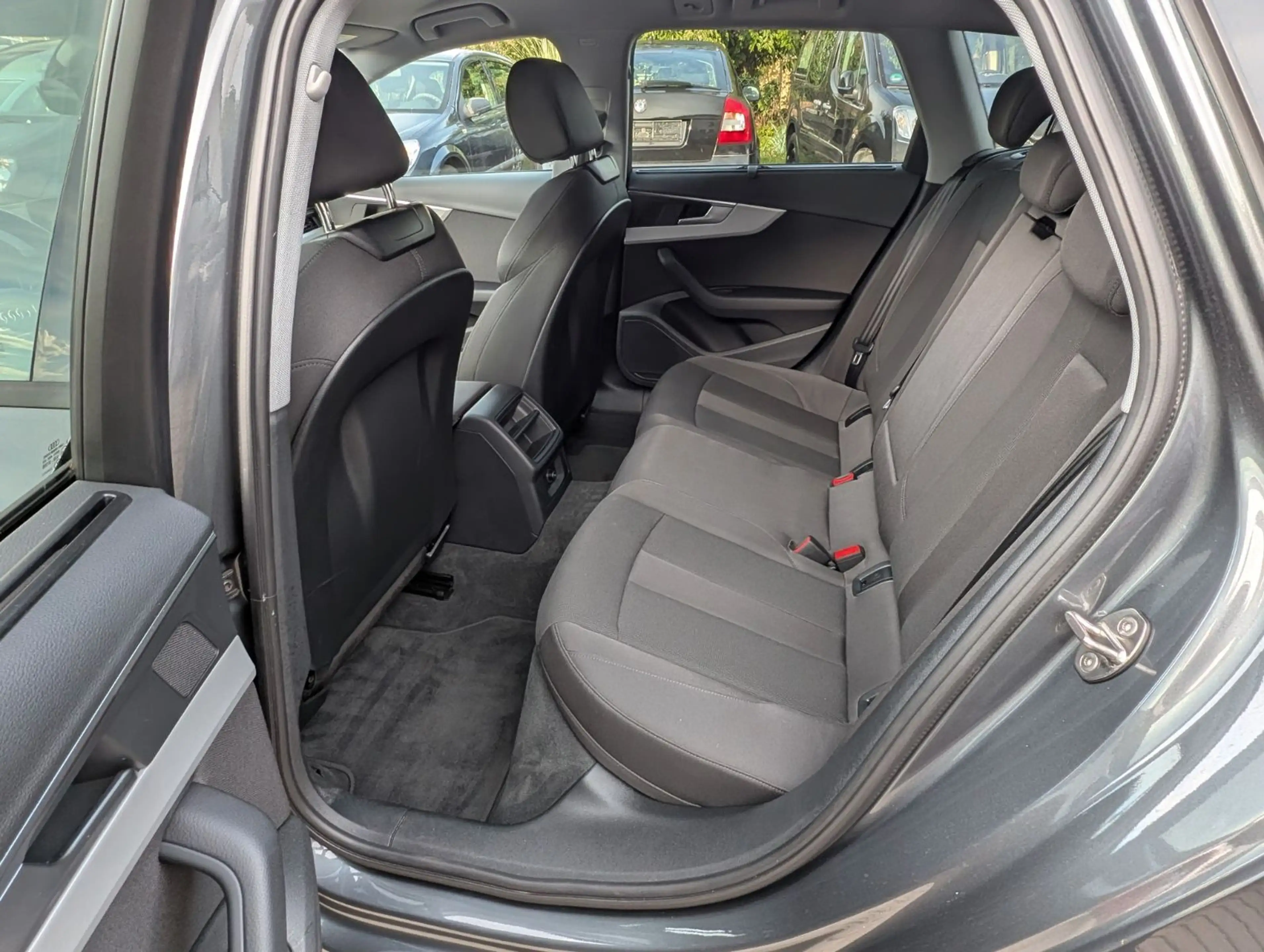 Audi A4 Avant 30 TDI S line,s-tronic,RFK,LED,PDC — photo 14
