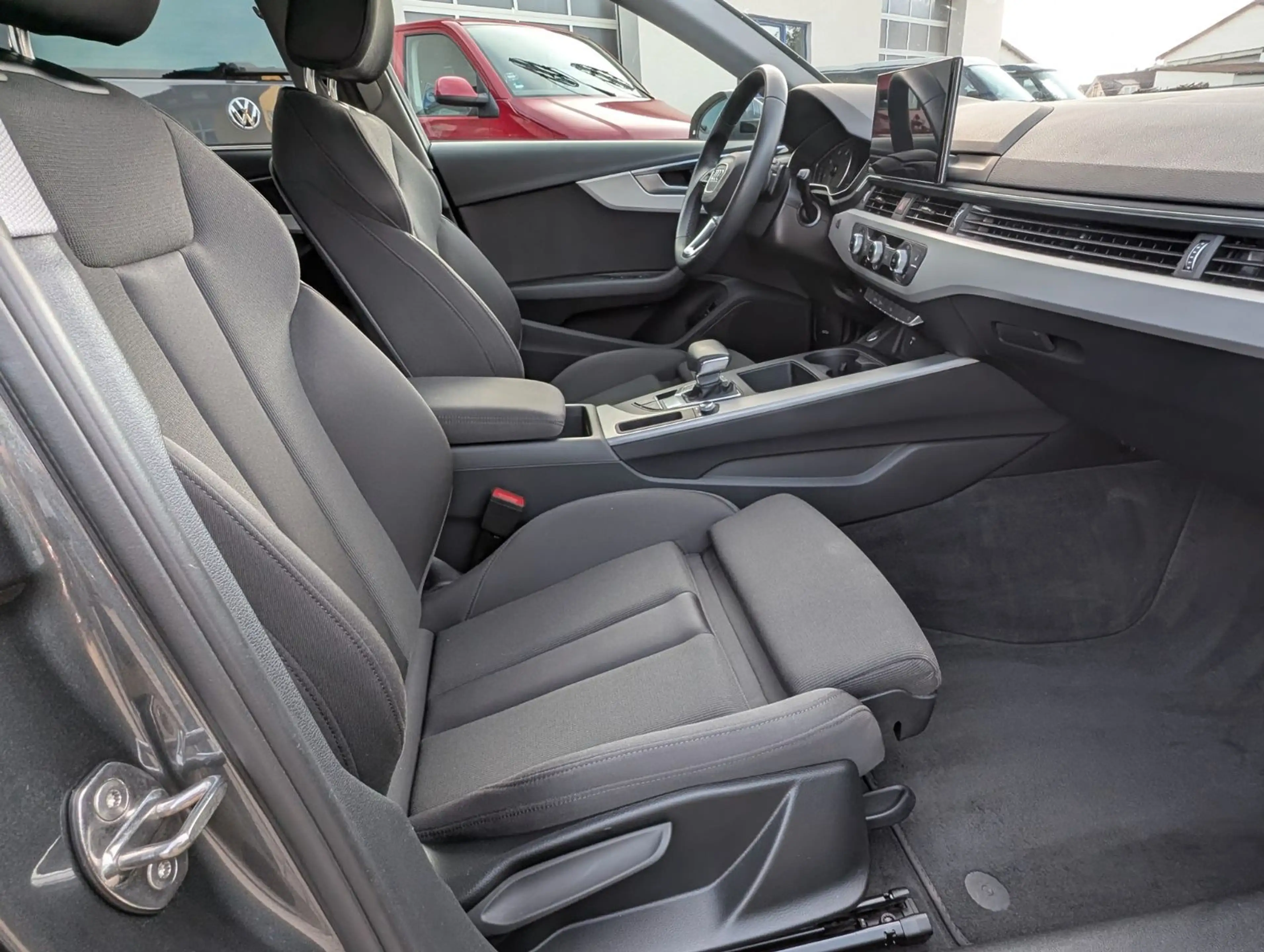Audi A4 Avant 30 TDI S line,s-tronic,RFK,LED,PDC — photo 12