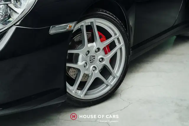 Porsche 911 view 11