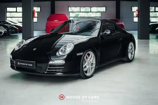 Porsche 911 view 2