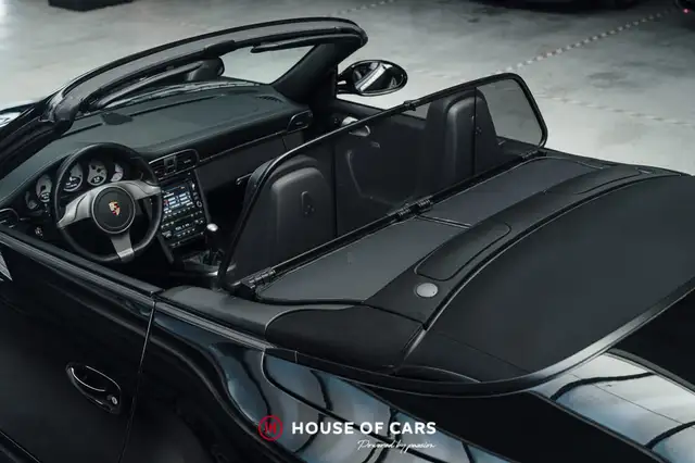 Porsche 911 view 15