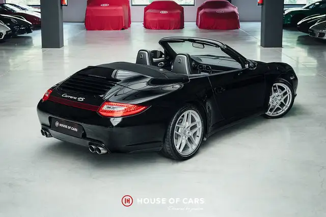 Porsche 911 view 7