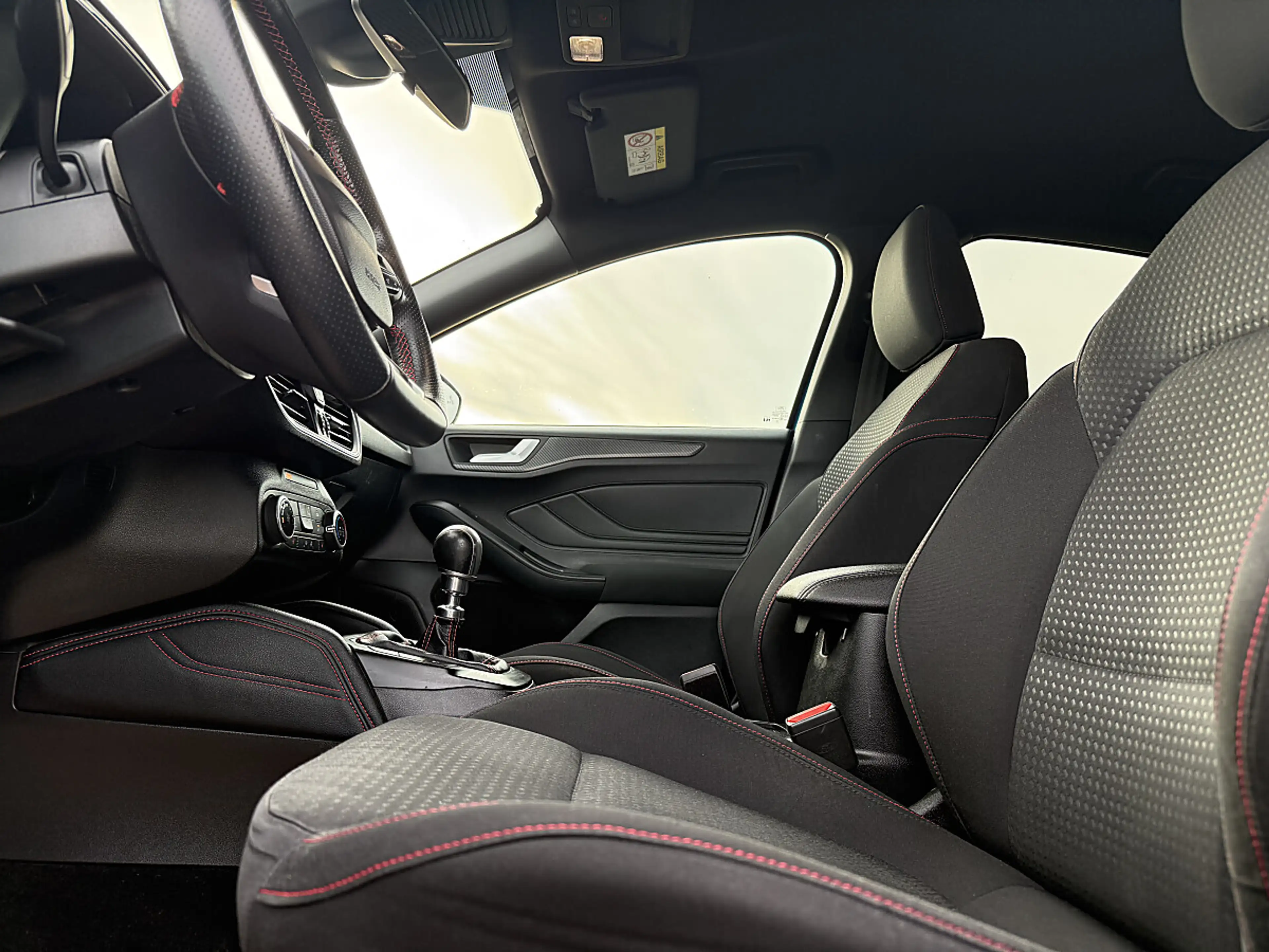 Ford Focus 1,0 EcoBoost ST-Line — photo 6