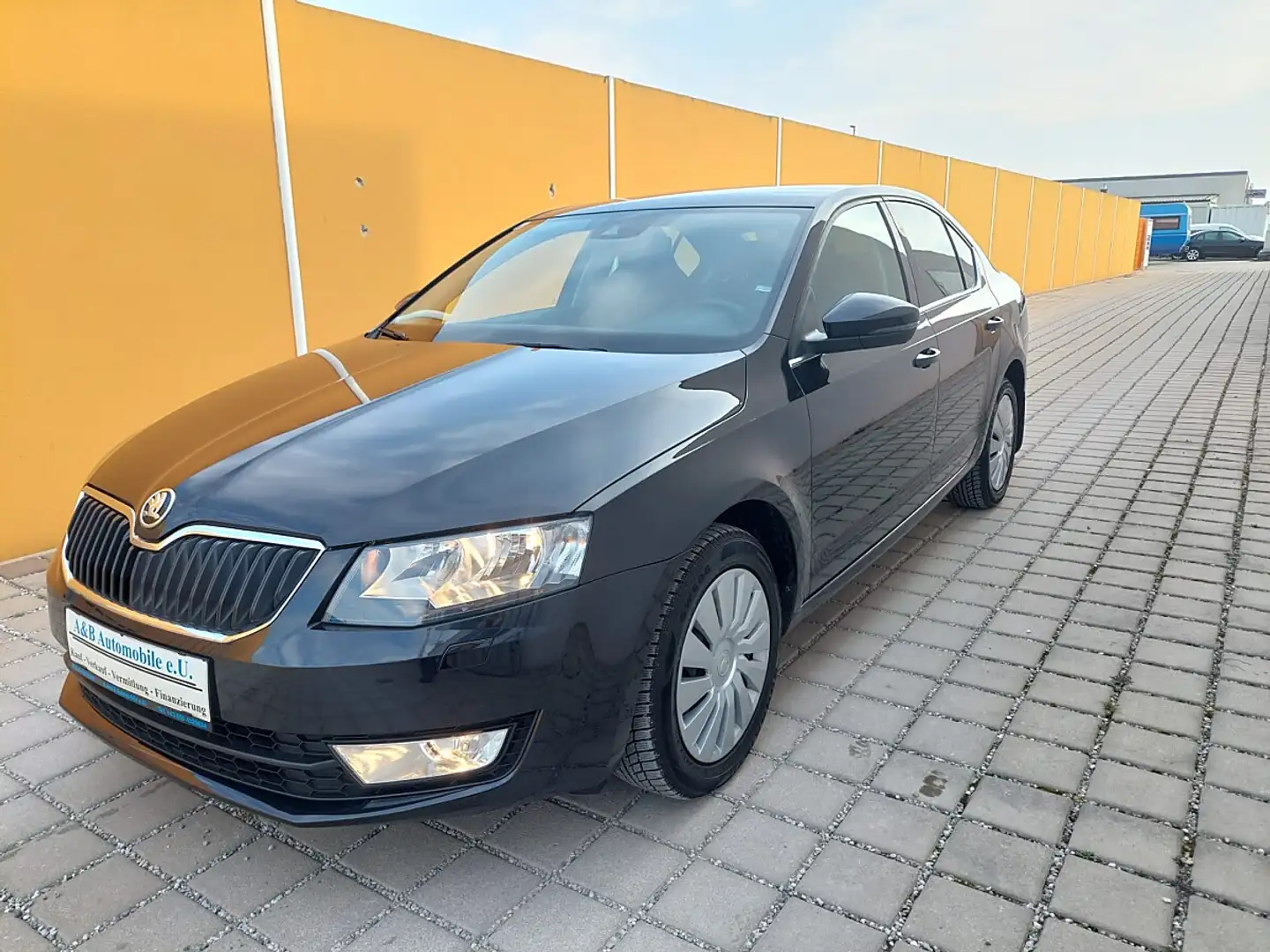Skoda Octavia 1,6 TDI Style Erster Besitz Schwarz - 1