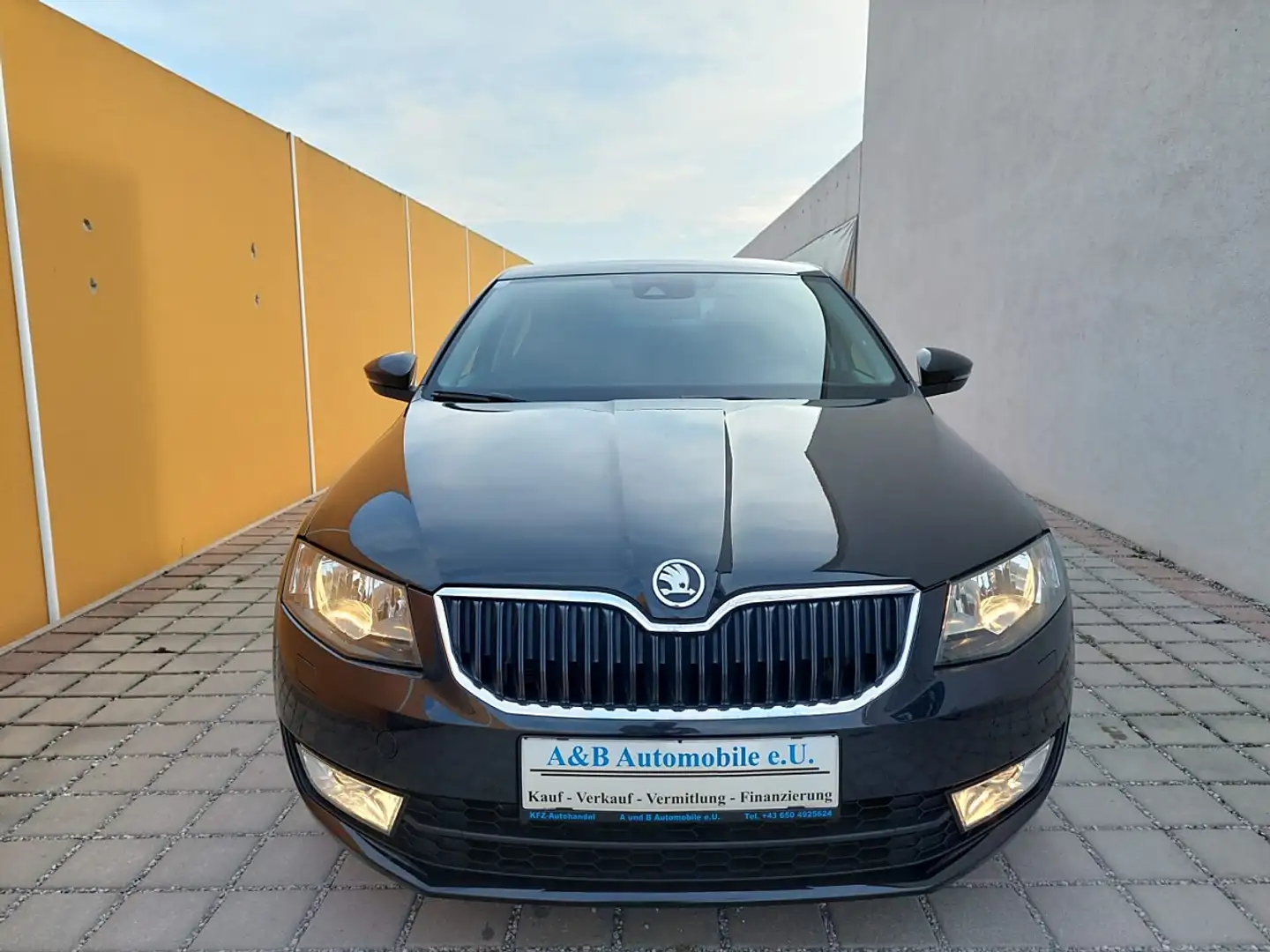 Skoda Octavia 1,6 TDI Style Erster Besitz Schwarz - 2