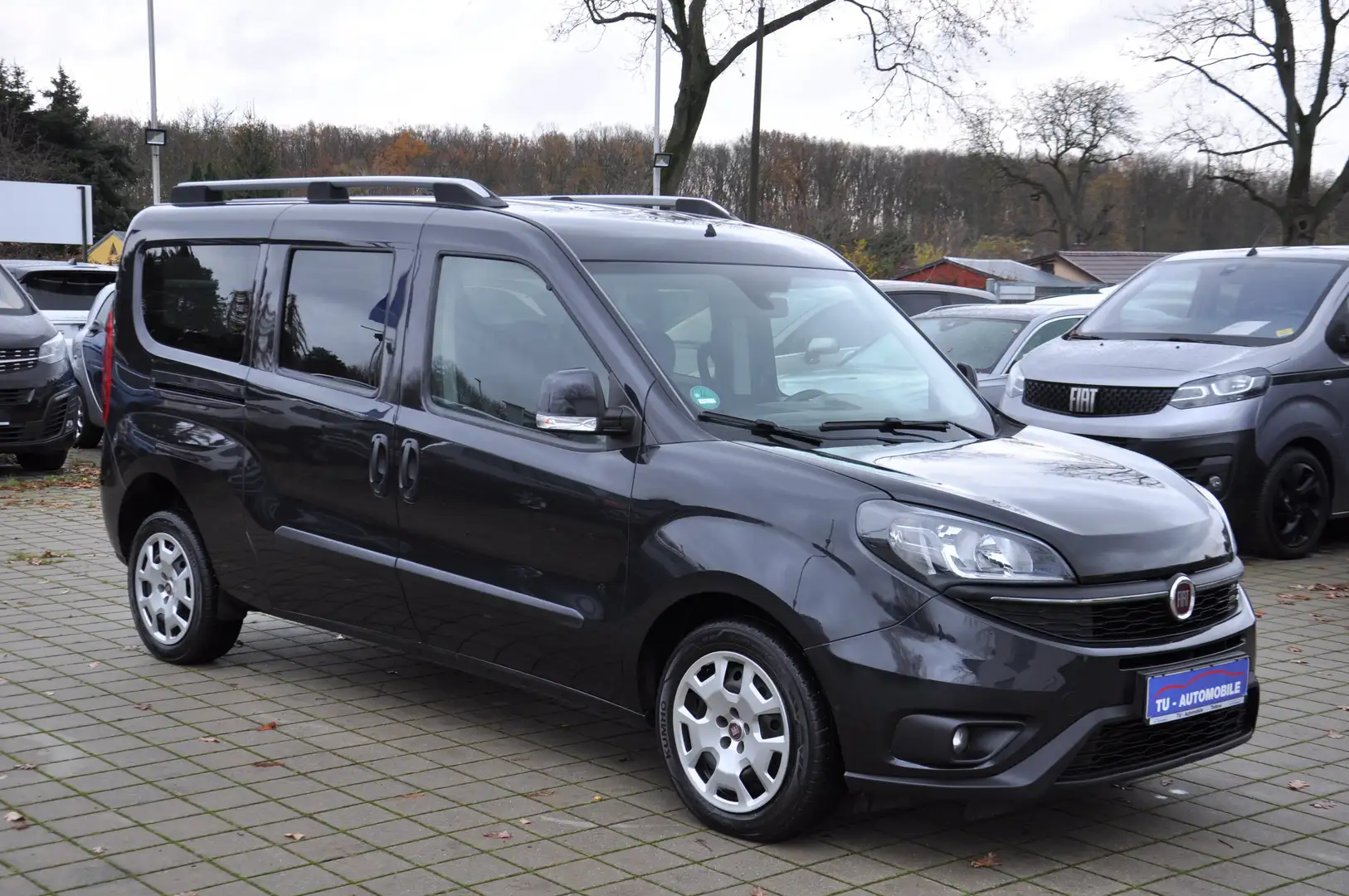 Fiat Doblo SX Maxi Kombi NAVI-RKAMERA-SHZ-TEMPOMAT-APPLE-MWST Schwarz - 1