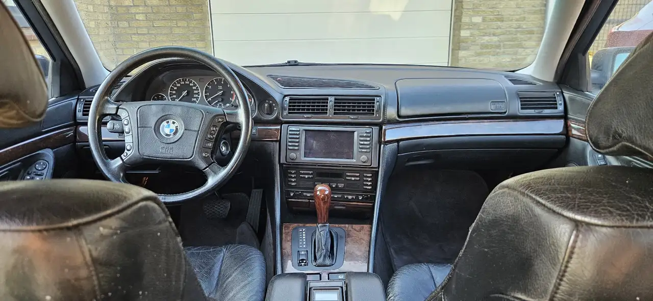 BMW 750iL, foto 6