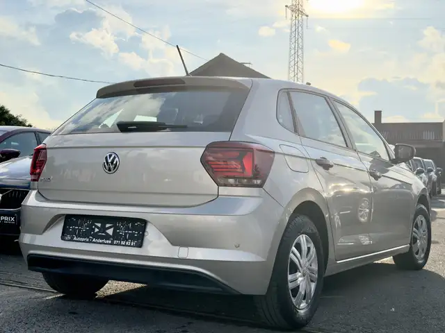 Volkswagen Polo view 4