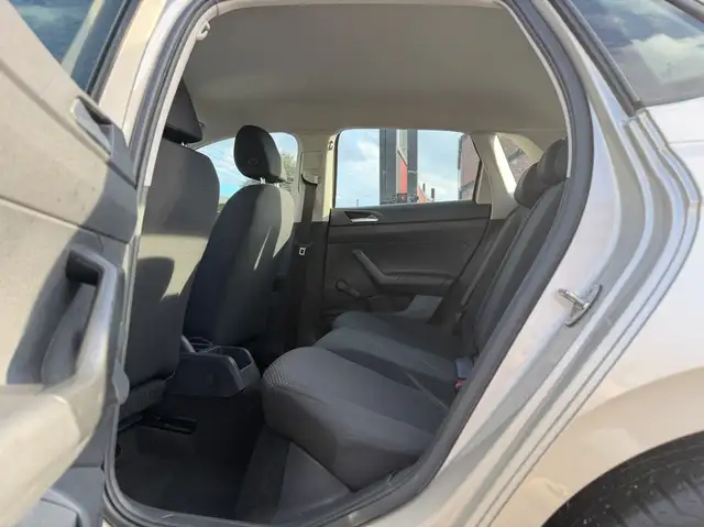 Volkswagen Polo view 8