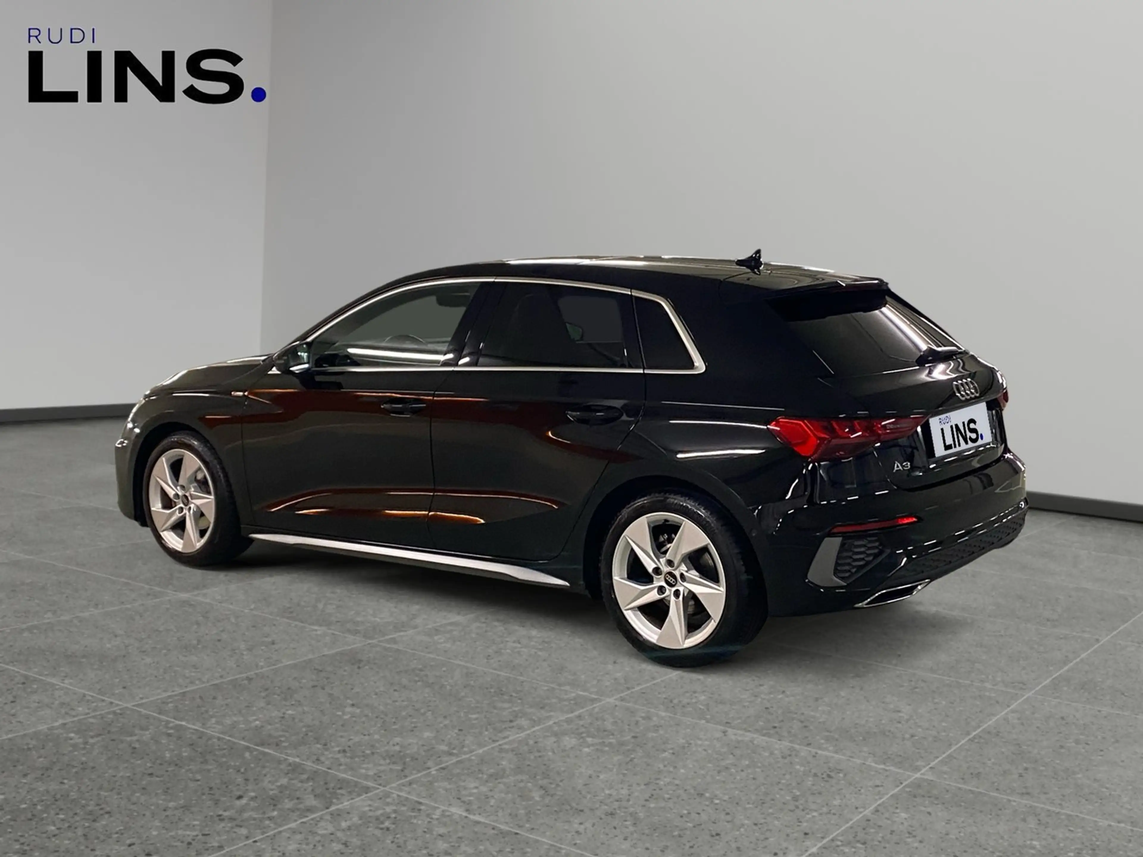 Audi A3 30 TFSI S line exterieur — photo 4