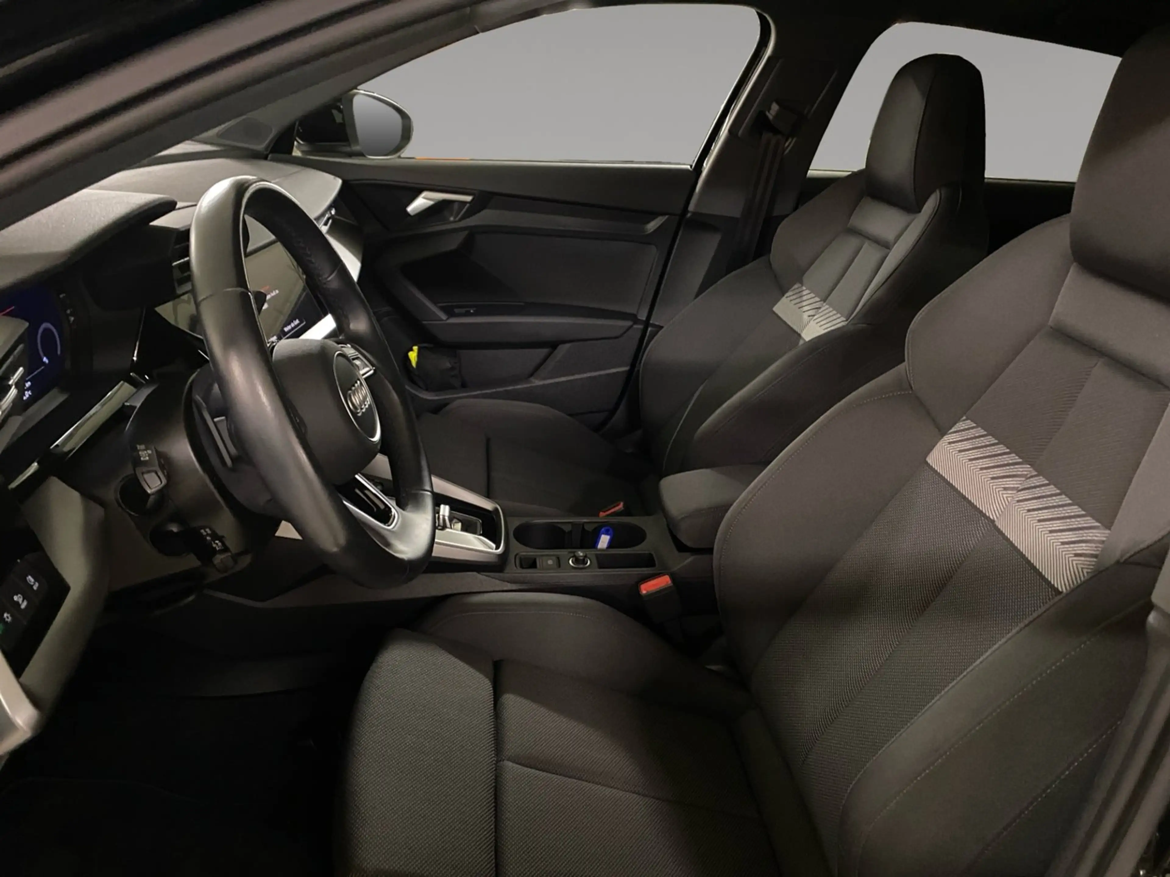 Audi A3 30 TFSI S line exterieur — photo 11