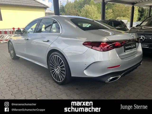 Mercedes-Benz E-Class view 6
