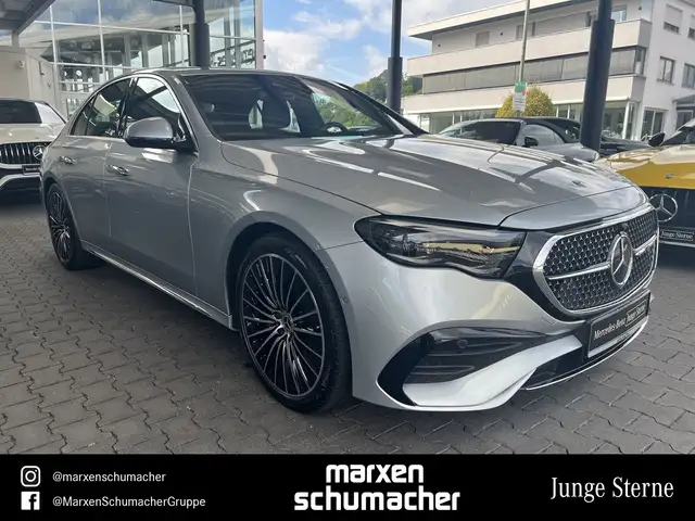 Mercedes-Benz E-Class view 3