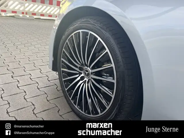Mercedes-Benz E-Class view 7