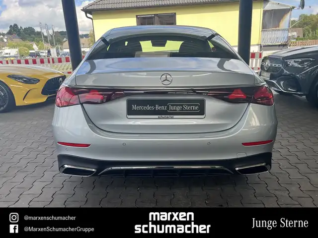 Mercedes-Benz E-Class view 5