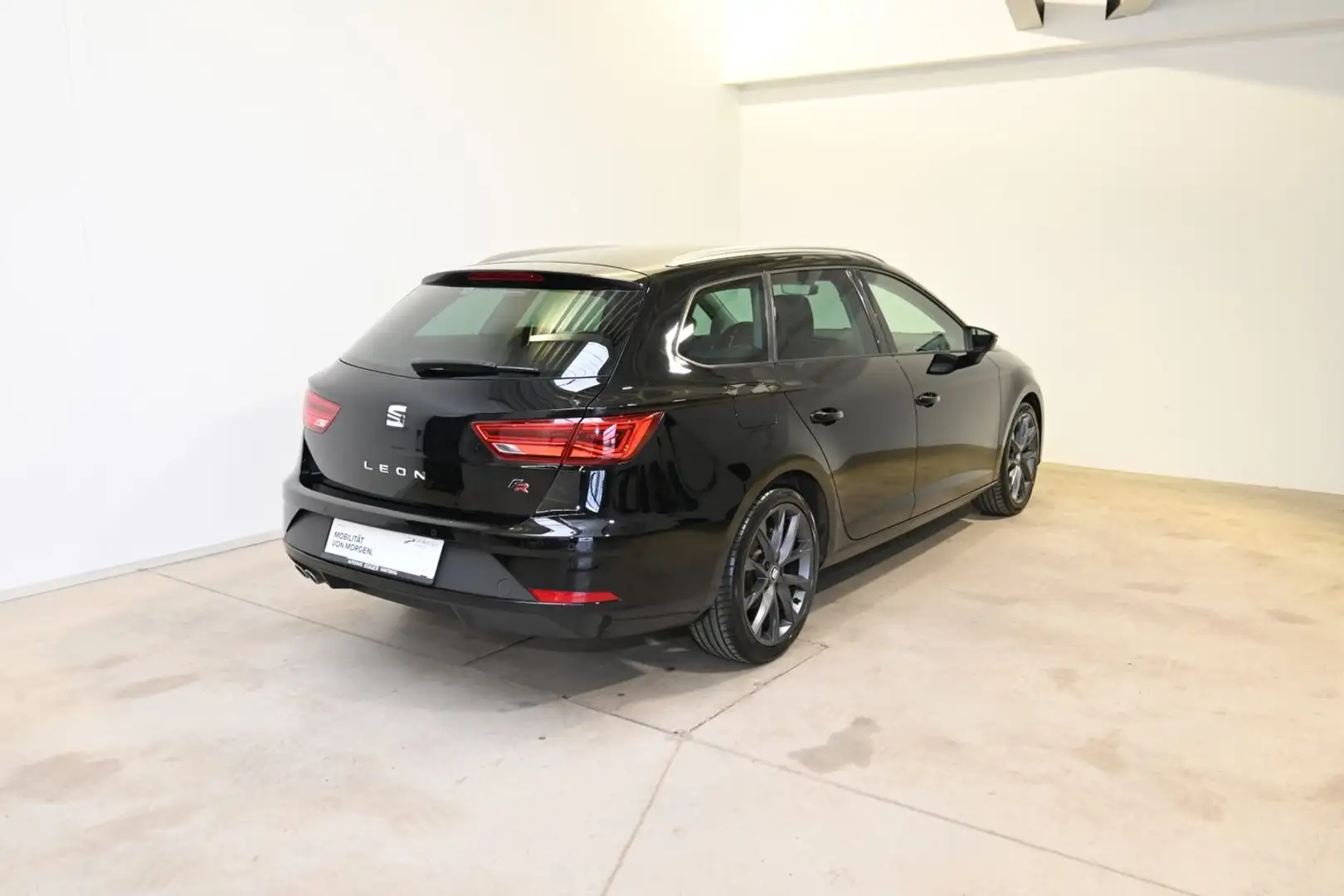 SEAT Leon FR TSI ACT Schwarz - 2