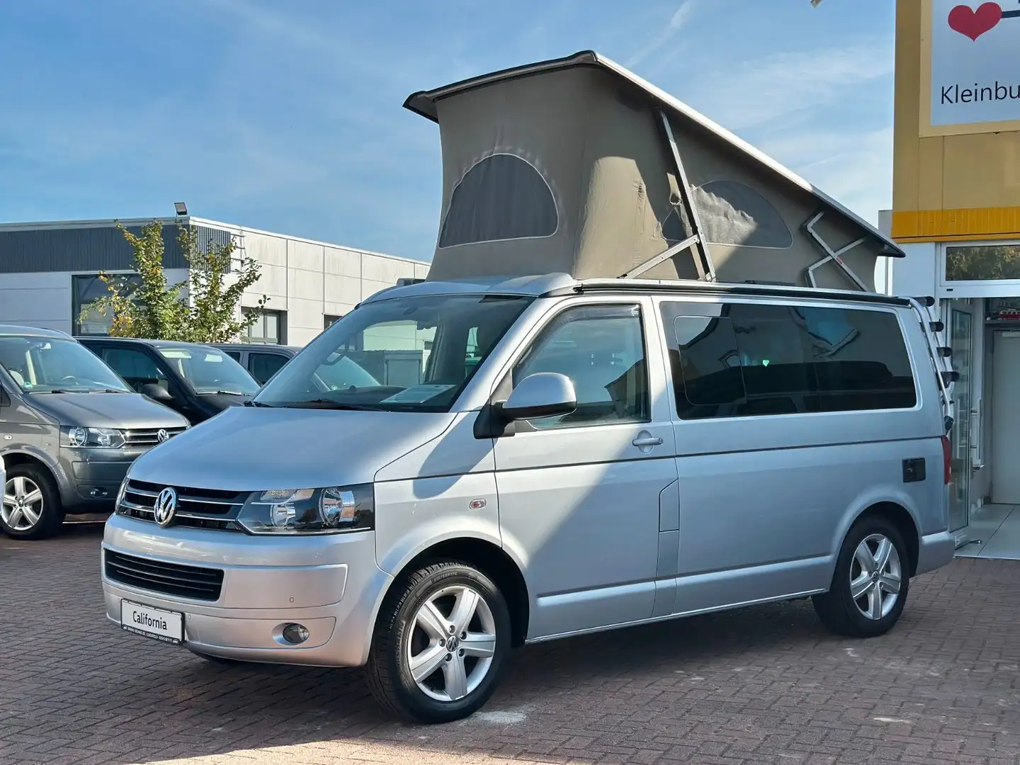 Volkswagen T5 California /140PS/AHK/MARKISE/5-SITZER/1.HAND Silber - 2