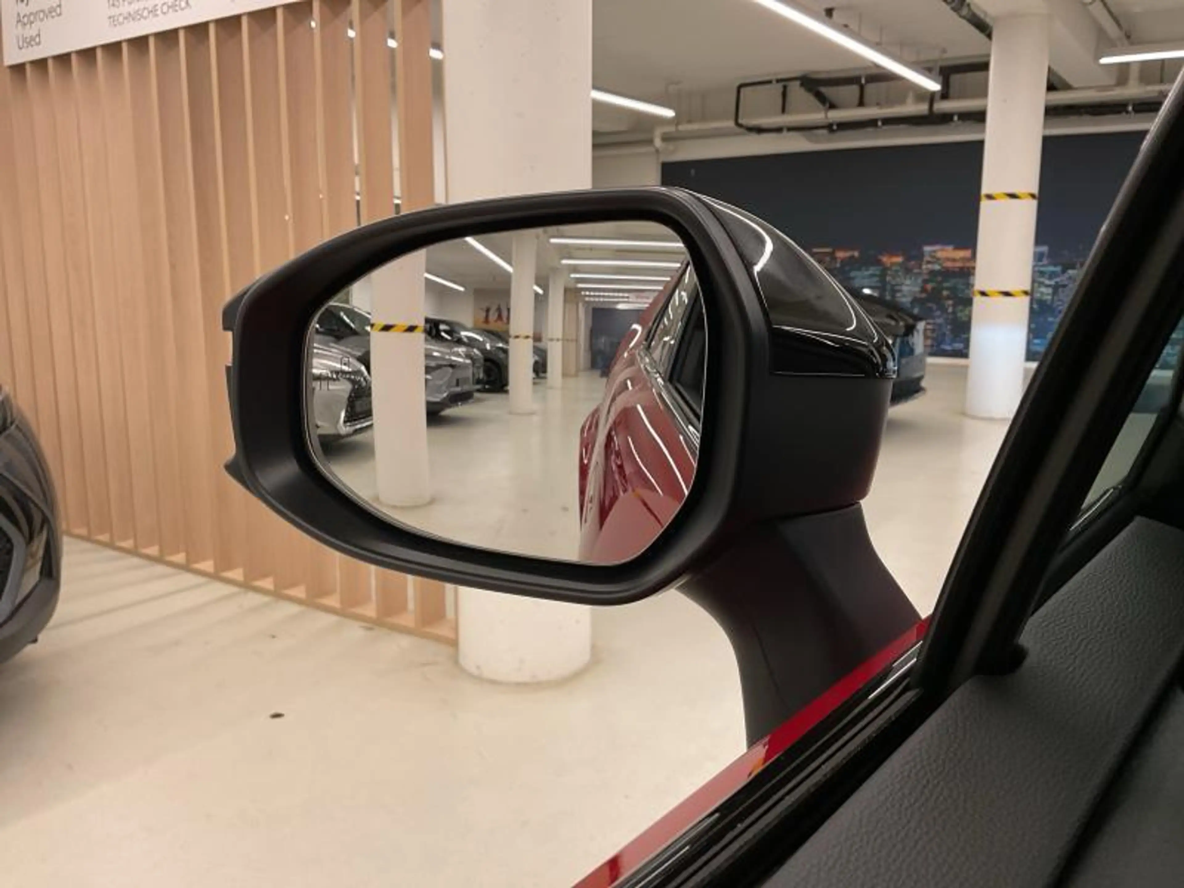 Toyota C-HR PREMIUM + LUXURY PACK — photo 25