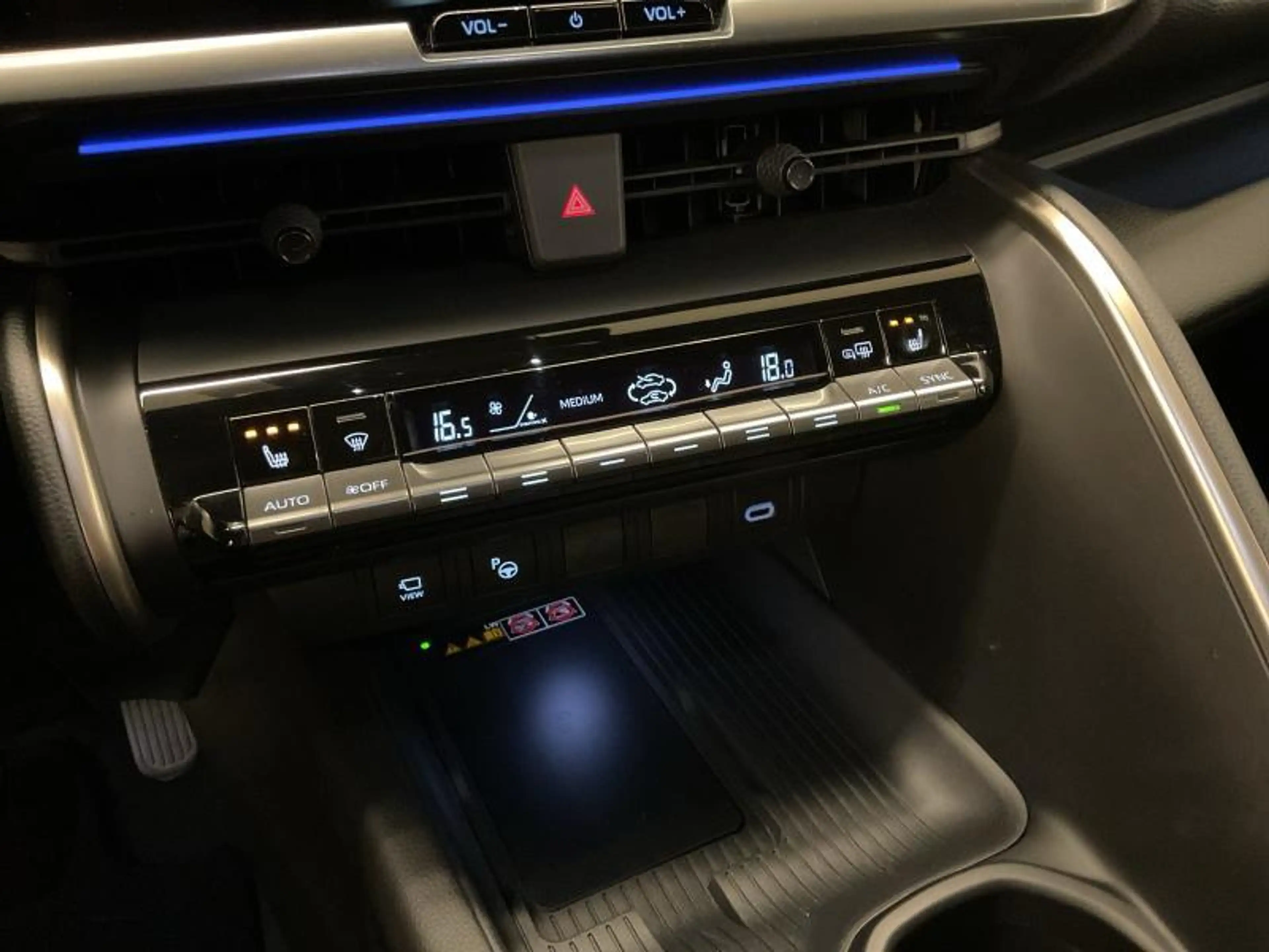 Toyota C-HR PREMIUM + LUXURY PACK — photo 21