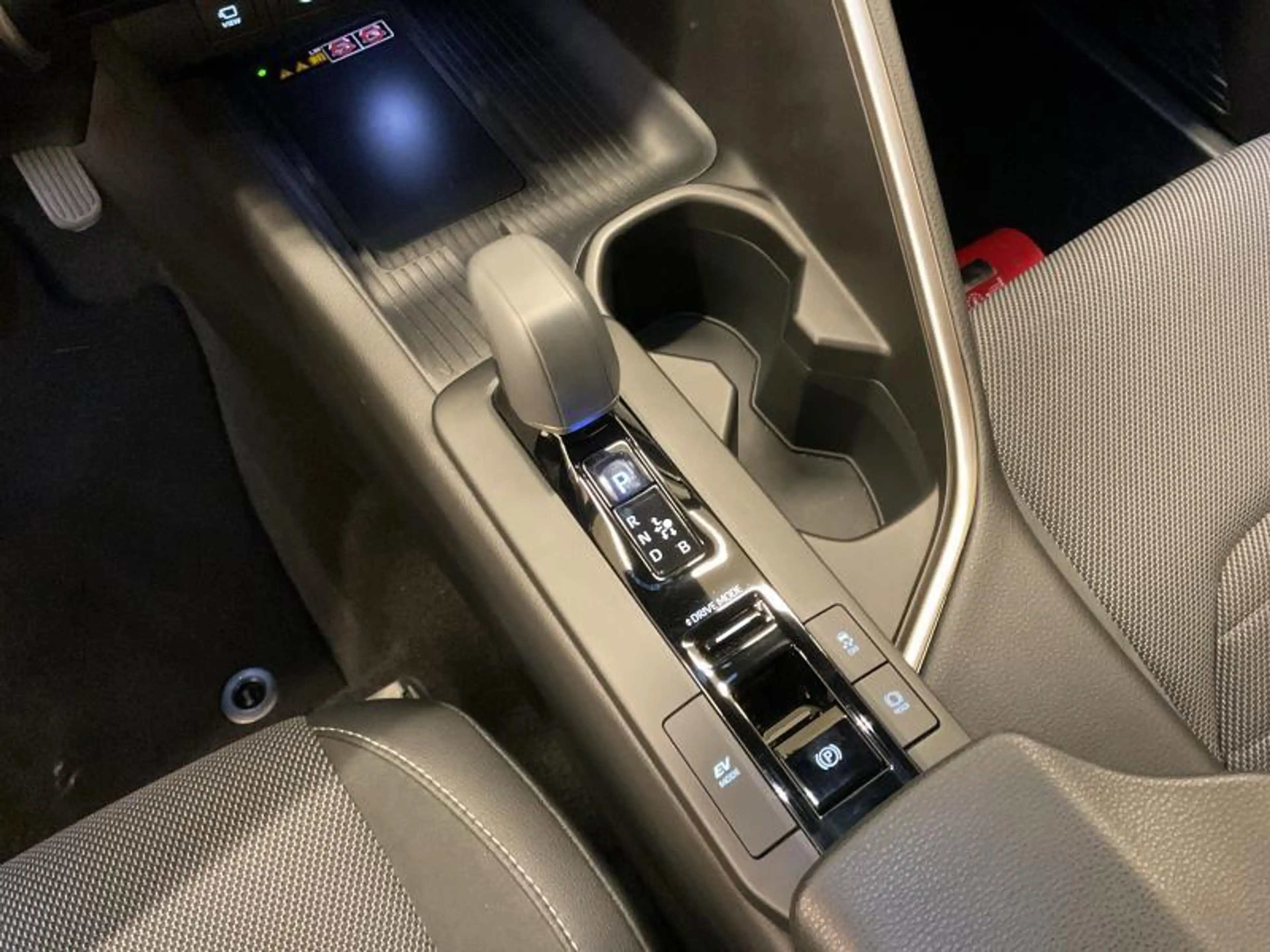 Toyota C-HR PREMIUM + LUXURY PACK — photo 20