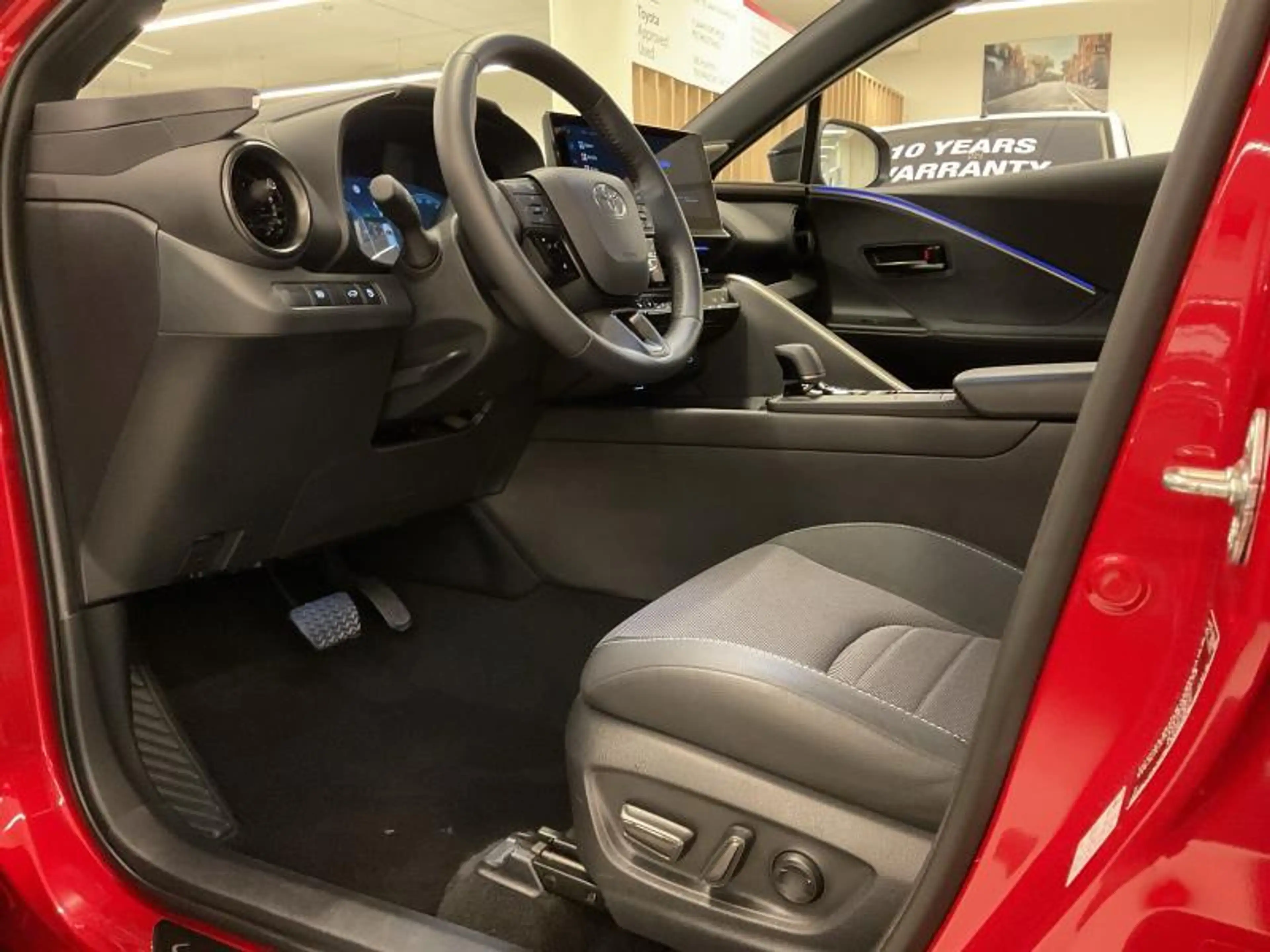 Toyota C-HR PREMIUM + LUXURY PACK — photo 19