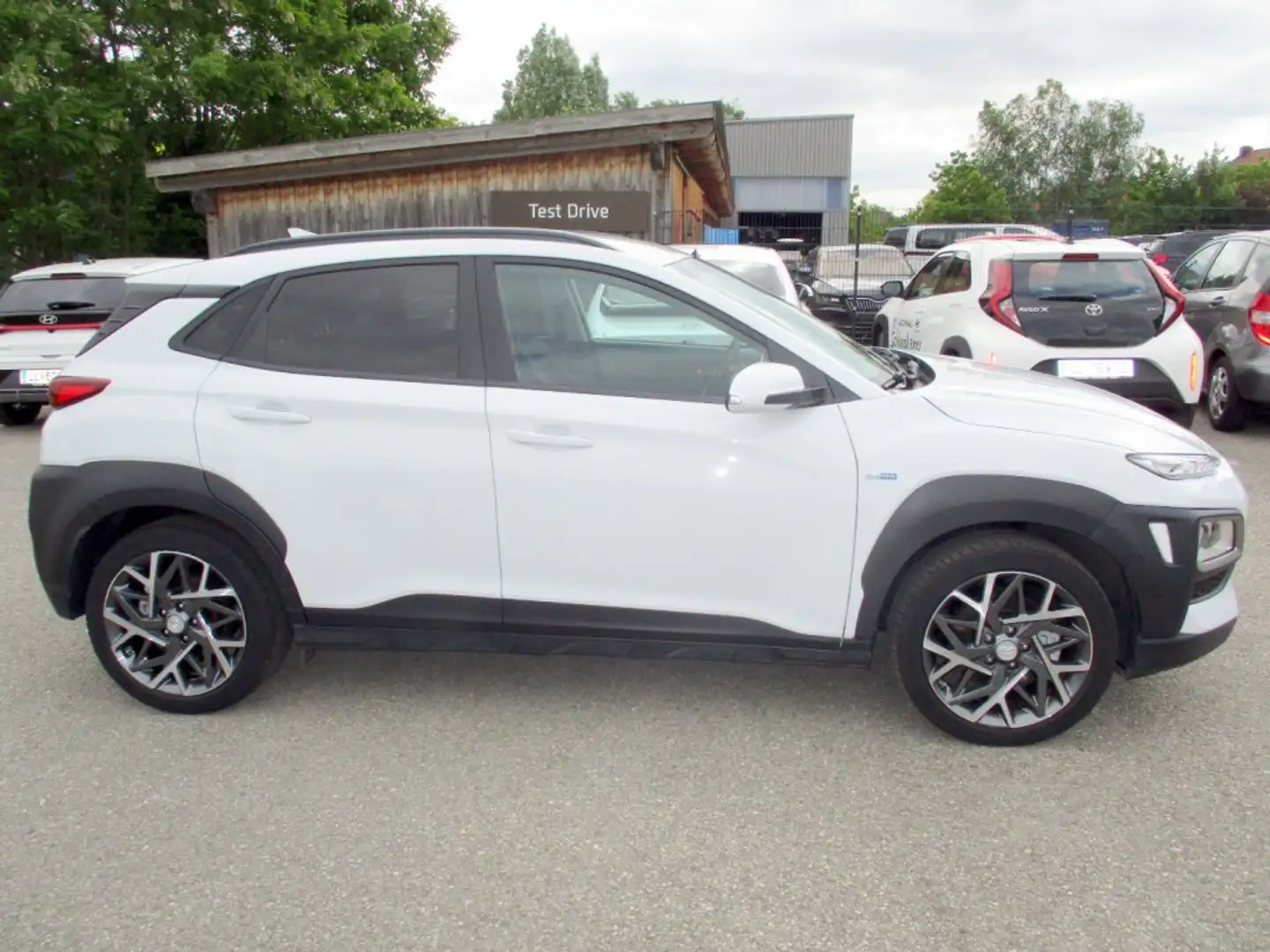 Hyundai KONA Hybrid Level 3 Plus 1,6 GDi 2WD DCT + AHK Weiß - 2