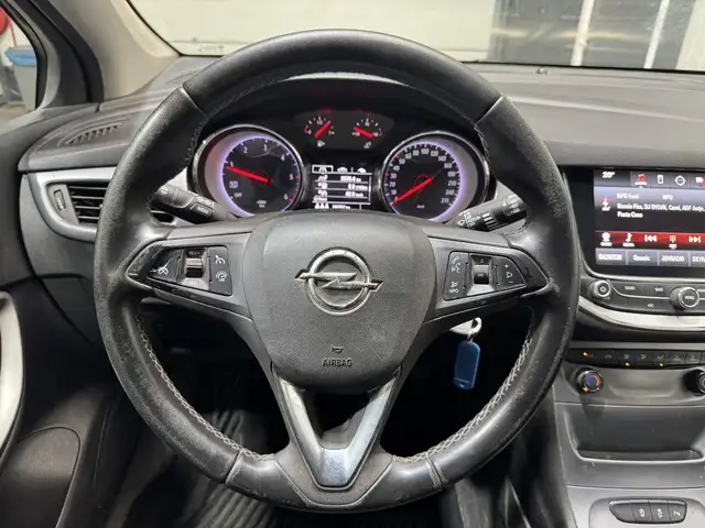 Opel Astra view 13
