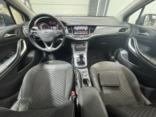 Opel Astra view 11