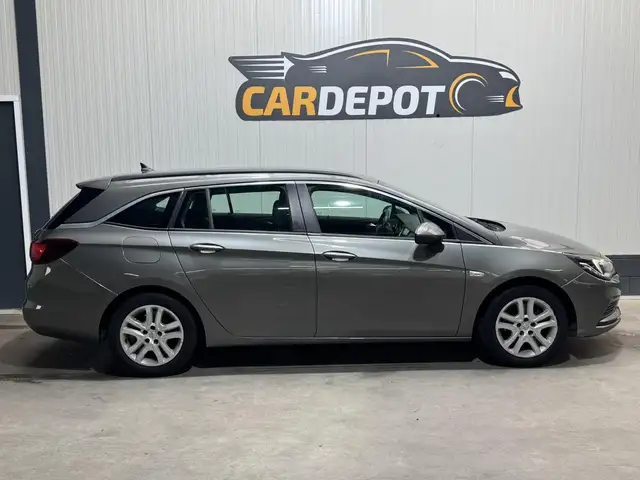 Opel Astra view 4