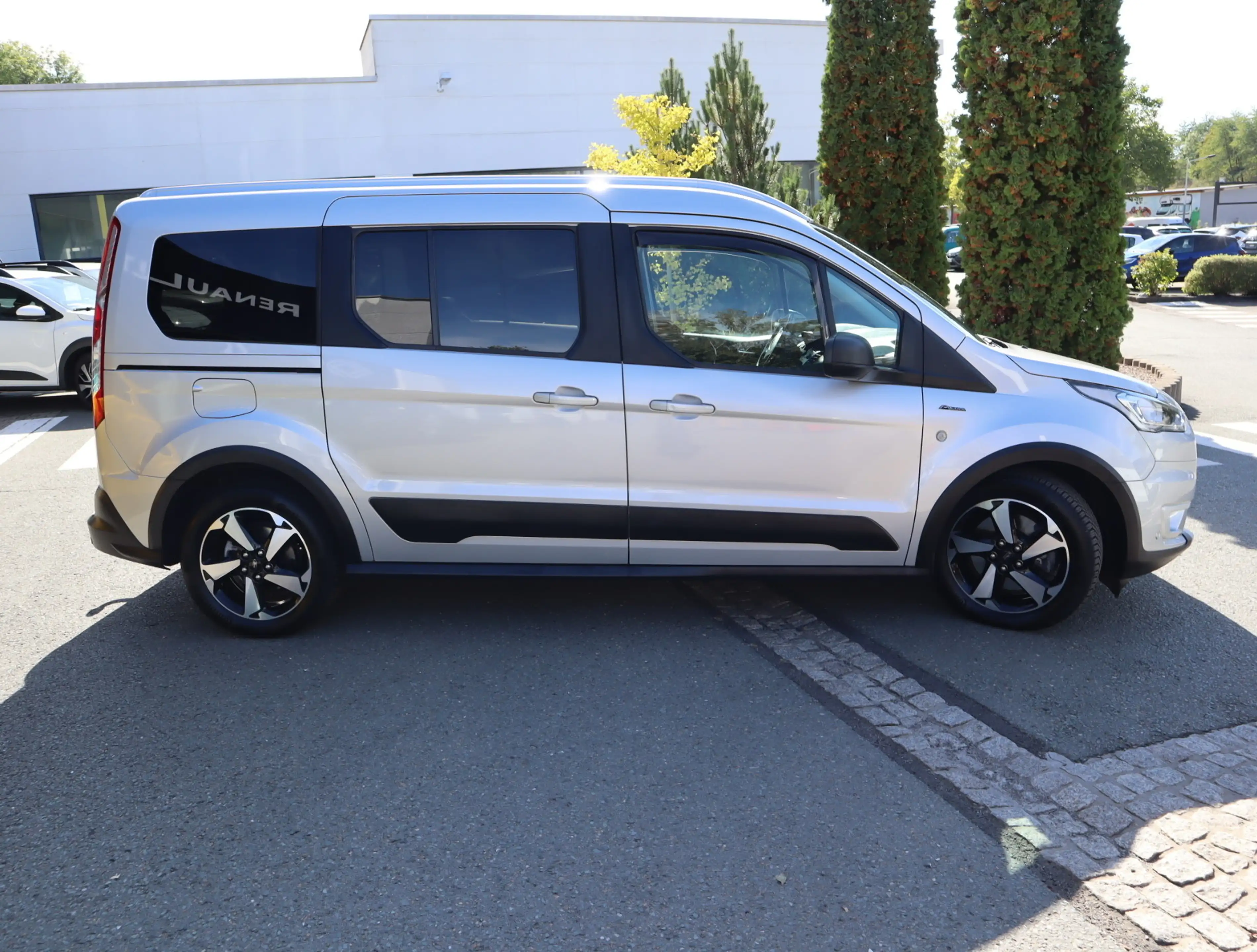 Ford Tourneo Connect 1.5 TDCi Grand Active S/S — photo 8