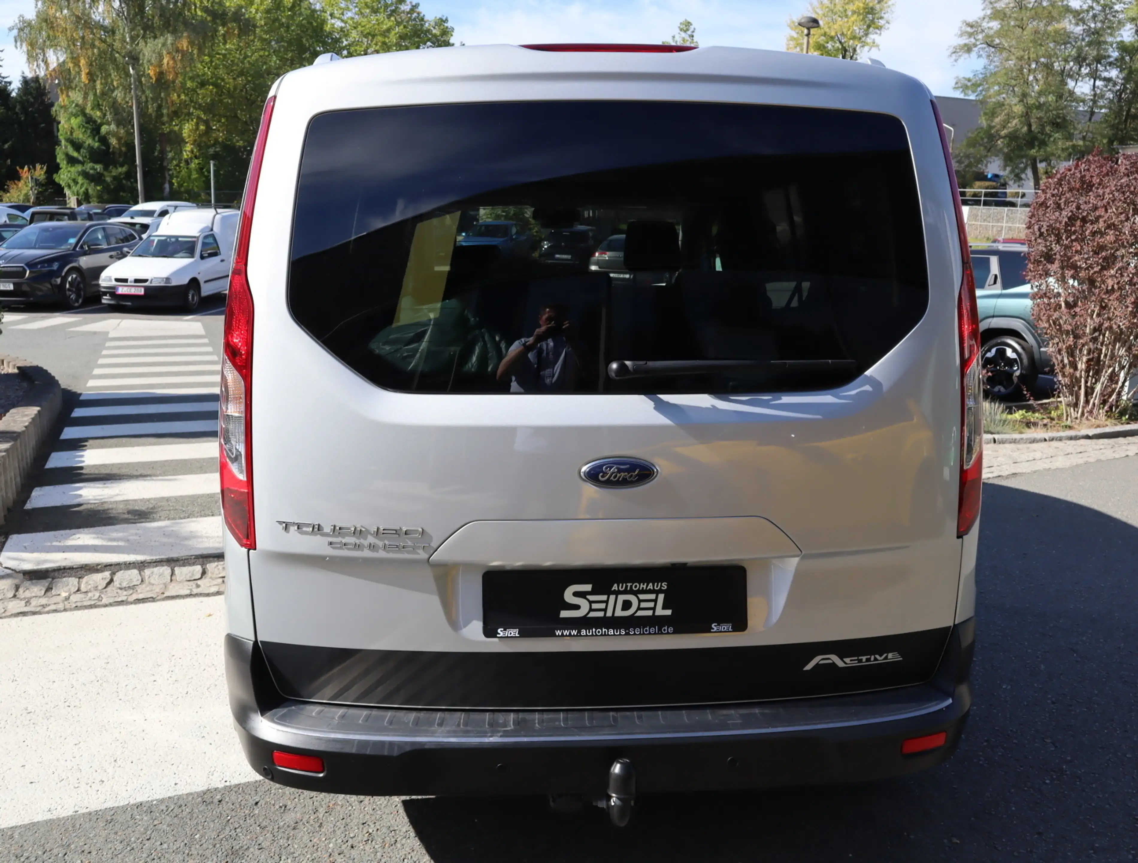 Ford Tourneo Connect 1.5 TDCi Grand Active S/S — photo 4