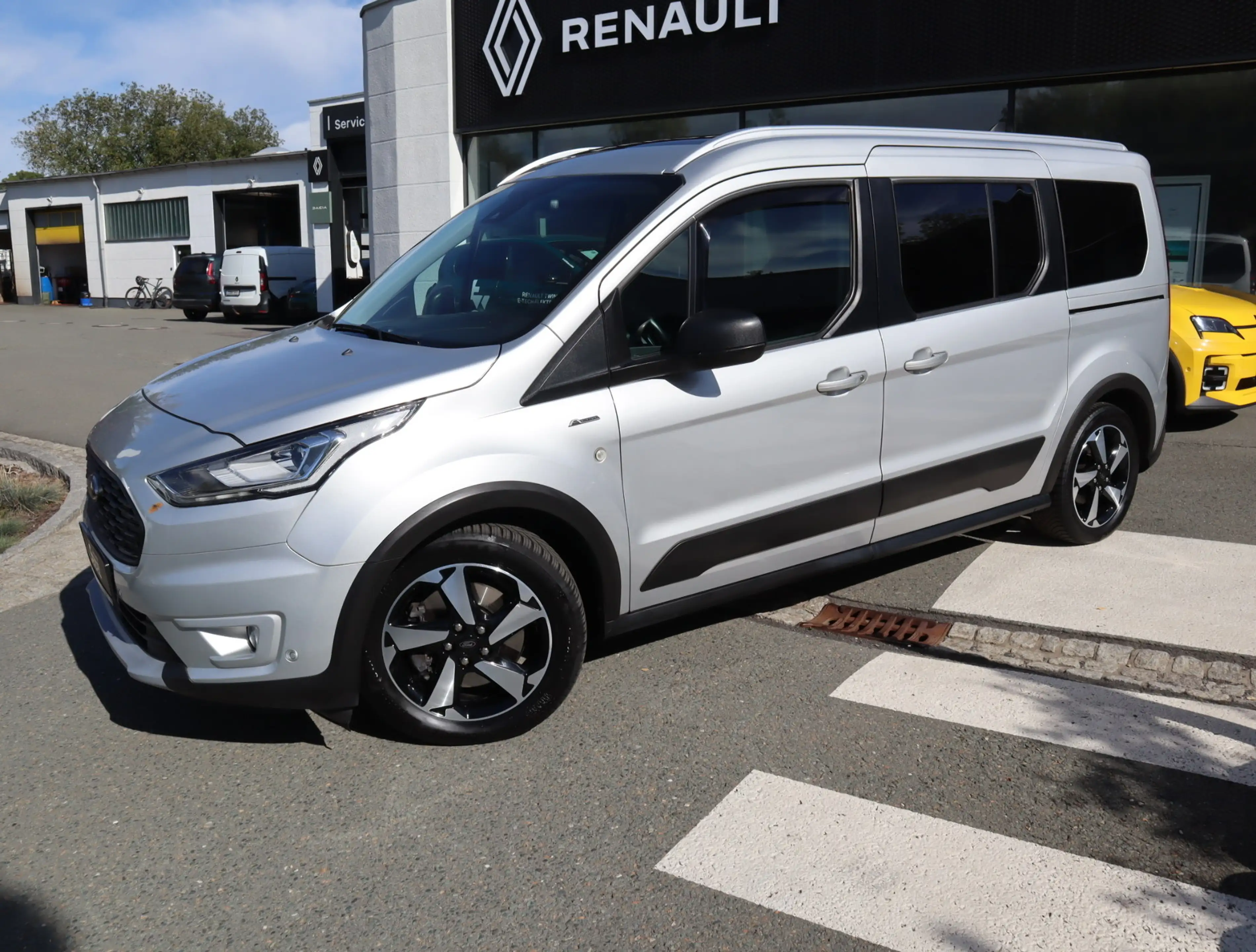 Ford Tourneo Connect 1.5 TDCi Grand Active S/S — photo 2