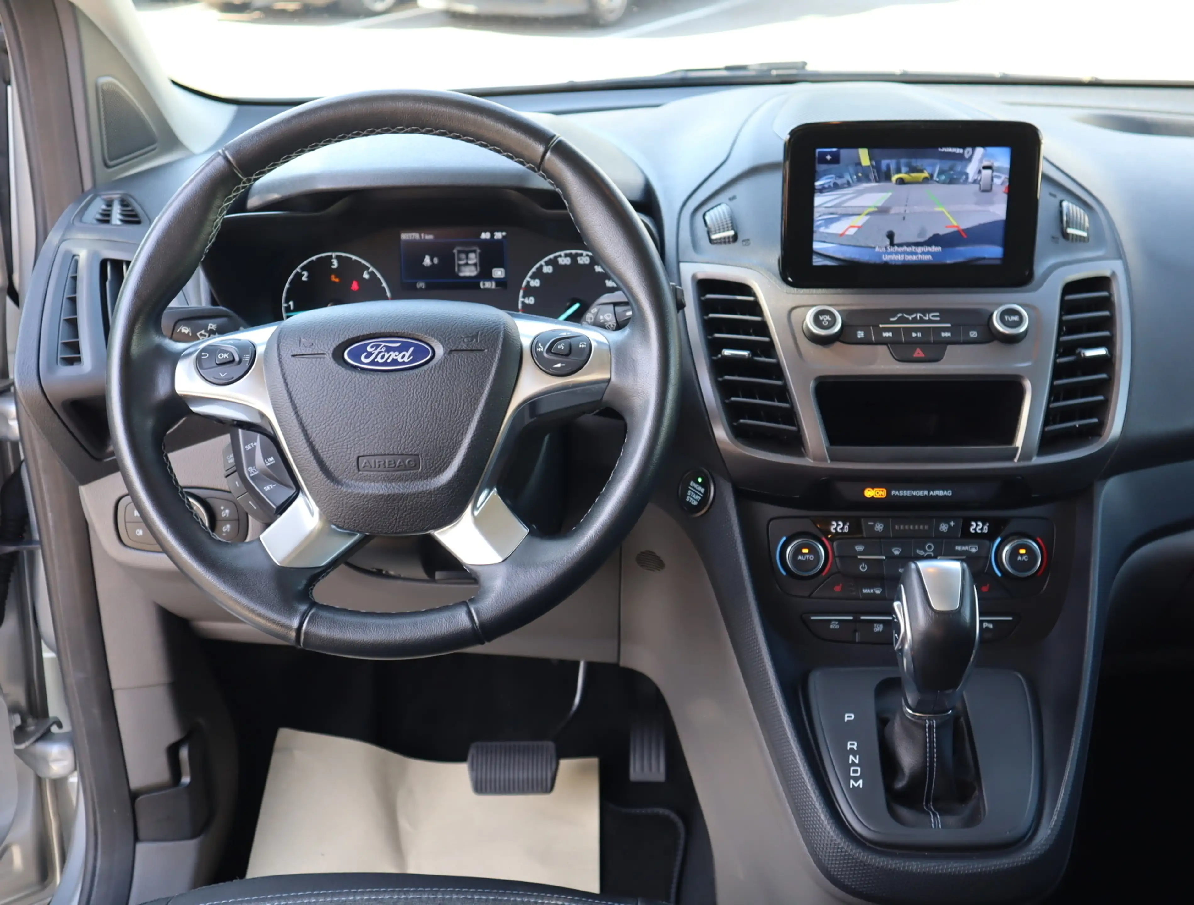 Ford Tourneo Connect 1.5 TDCi Grand Active S/S — photo 15