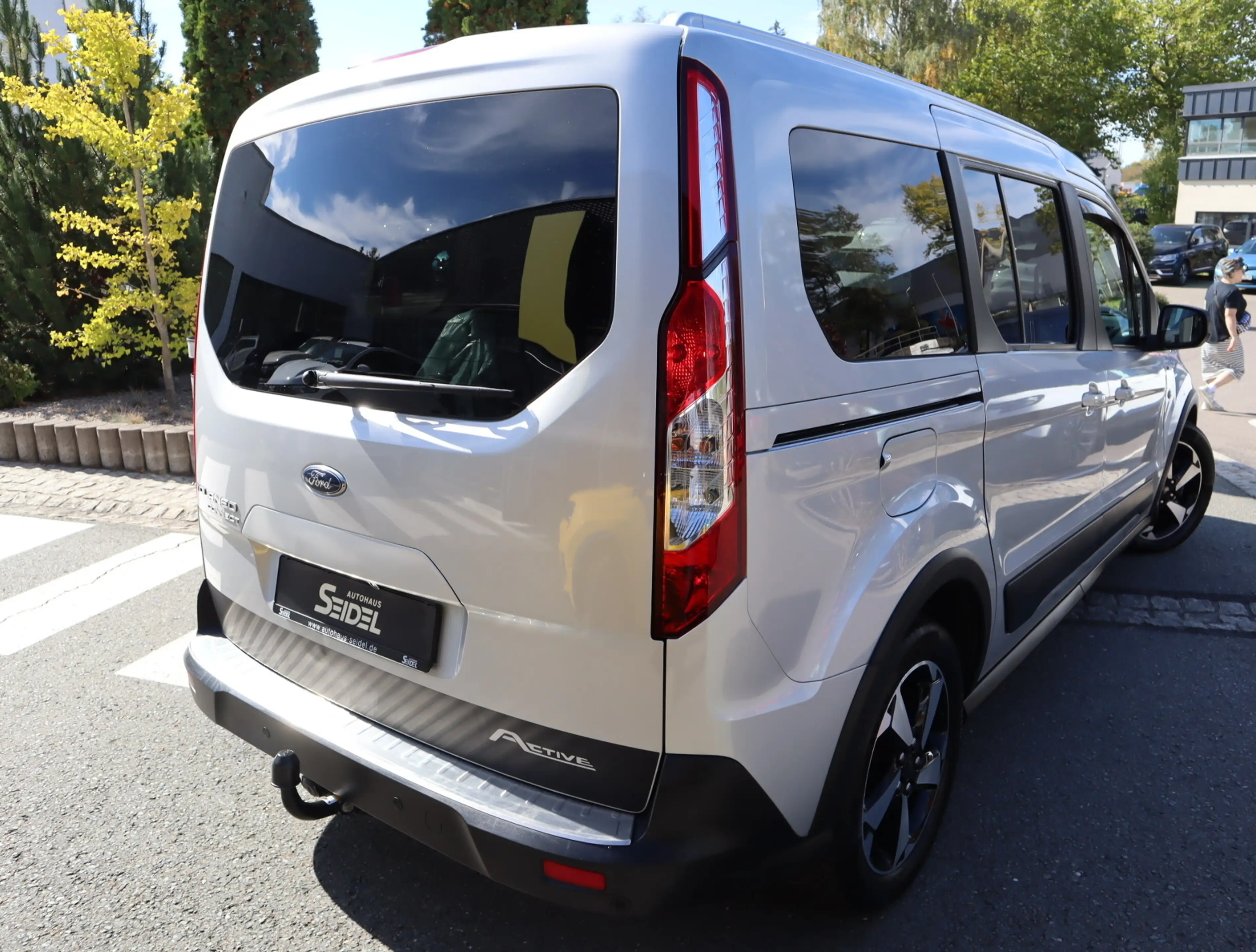 Ford Tourneo Connect 1.5 TDCi Grand Active S/S — photo 7