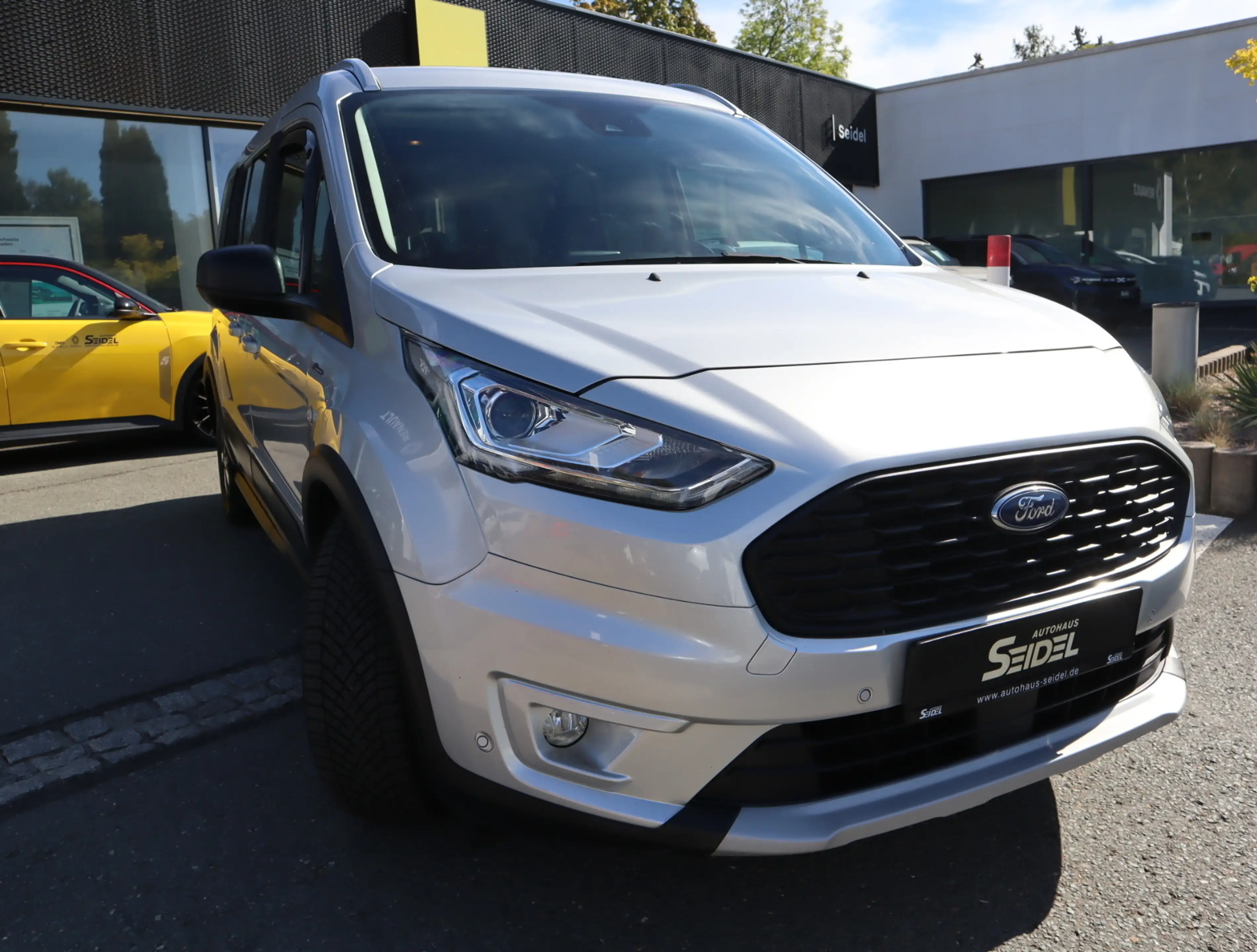 Ford Tourneo Connect 1.5 TDCi Grand Active S/S — photo 9