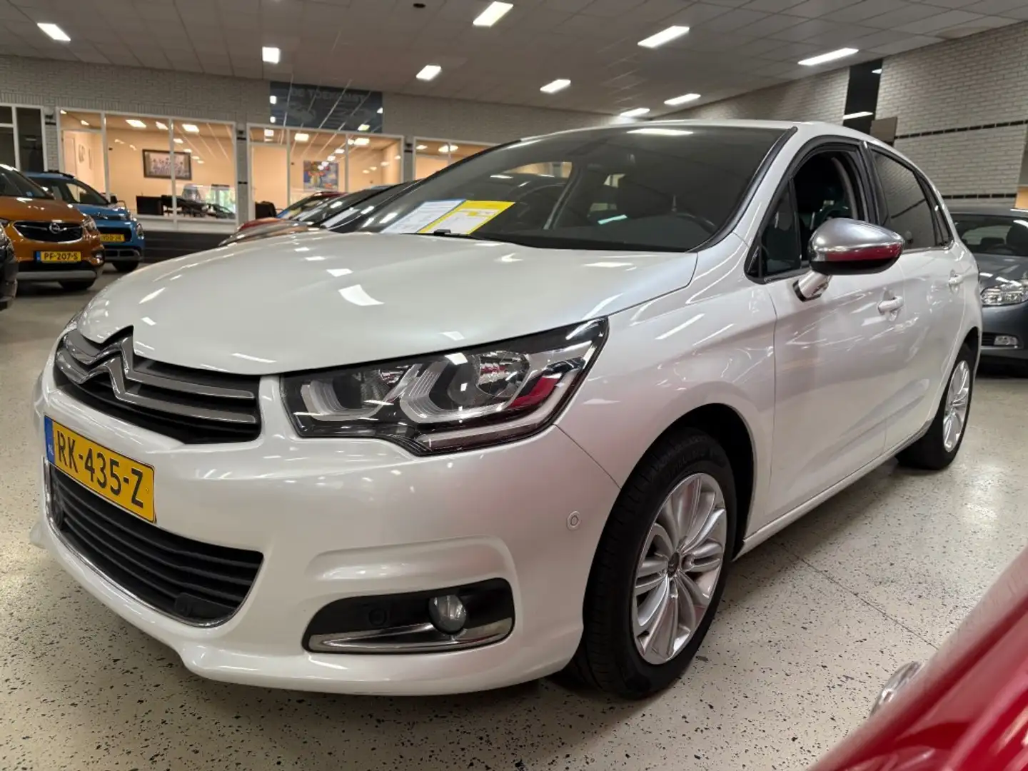 Citroen C4 1.2 Navigatie PDC parkeerhulp ECC Airco Multimedia Wit - 1