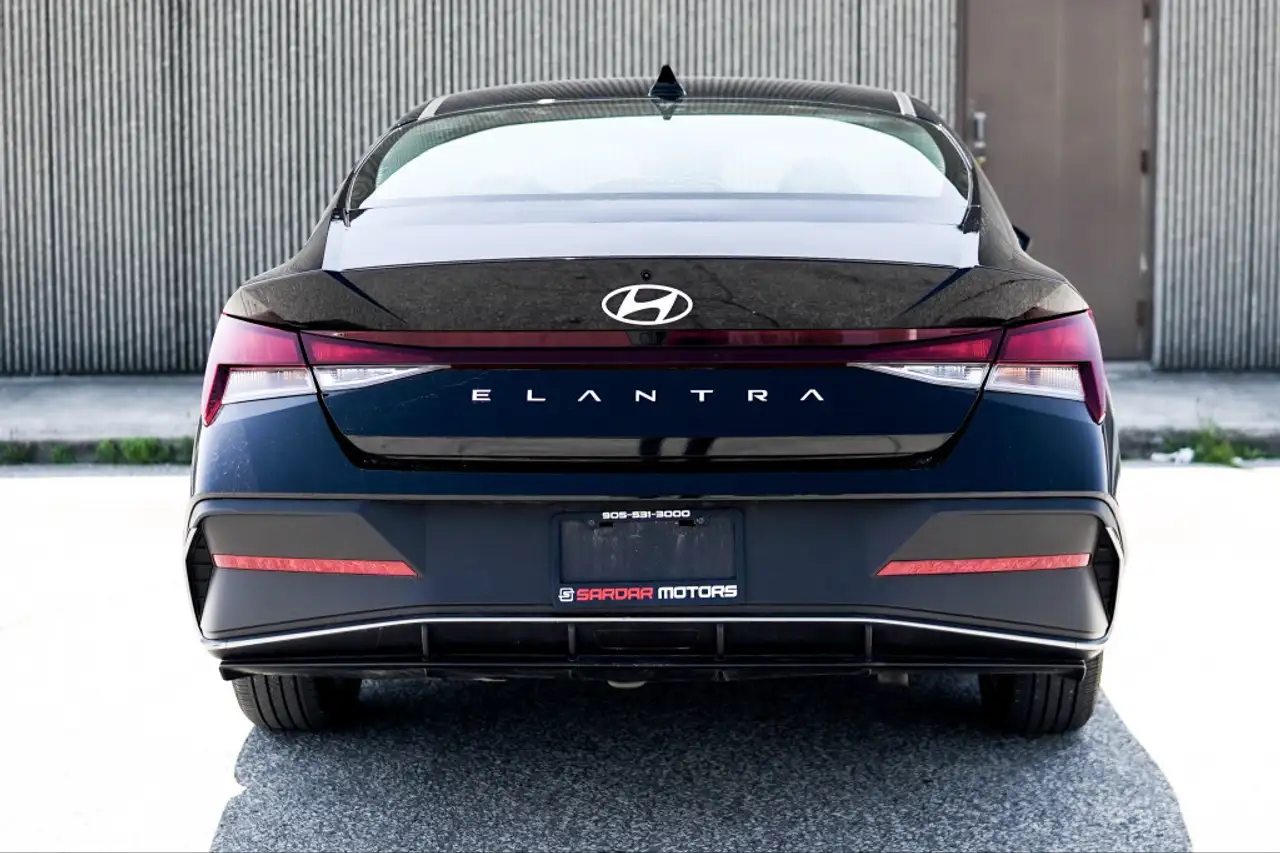 Hyundai ELANTRA снимка Hyundai ELANTRA