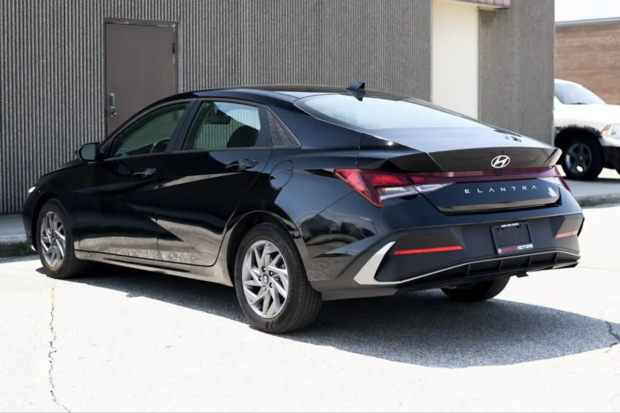 Hyundai ELANTRA снимка Hyundai ELANTRA