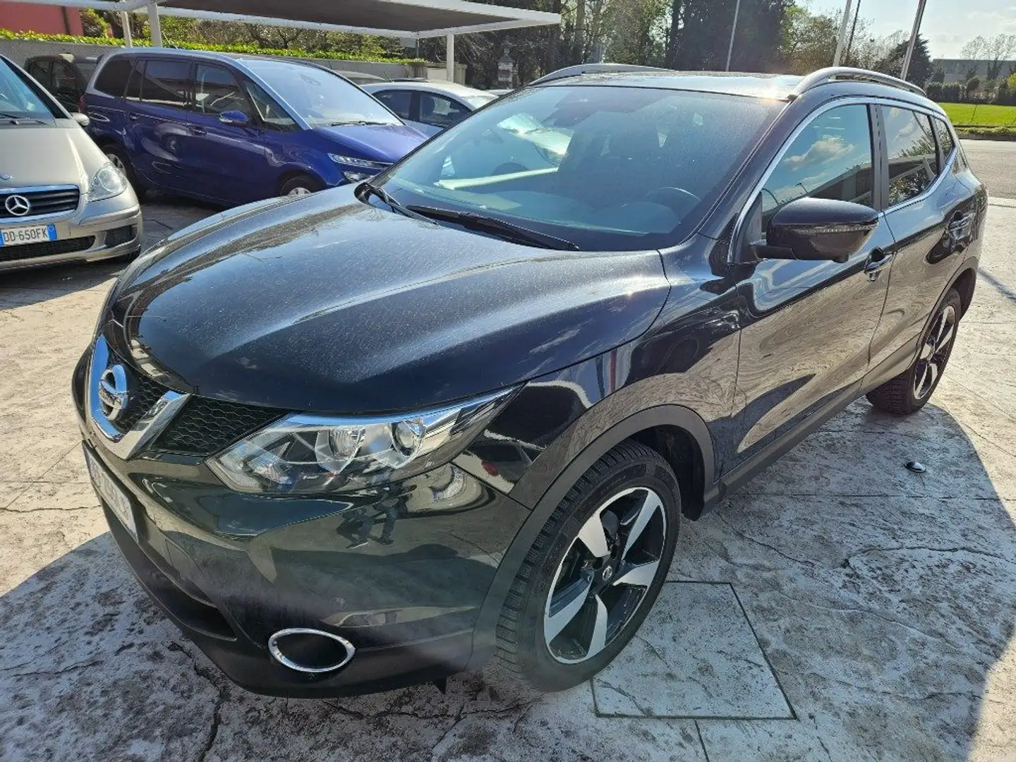 Nissan Qashqai 1.6 dCi 4WD Tekna Nero - 1