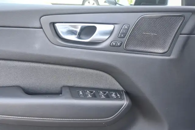 Volvo XC60 view 9
