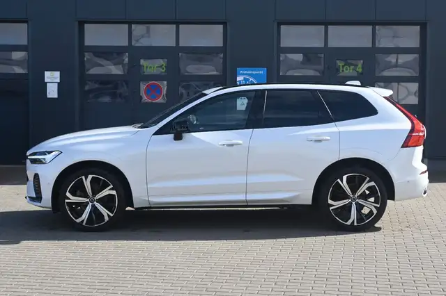 Volvo XC60 view 2