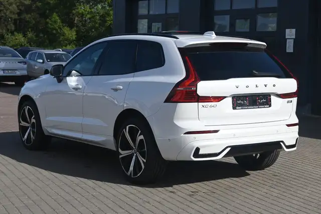 Volvo XC60 view 3