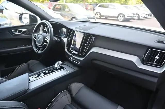 Volvo XC60 view 12